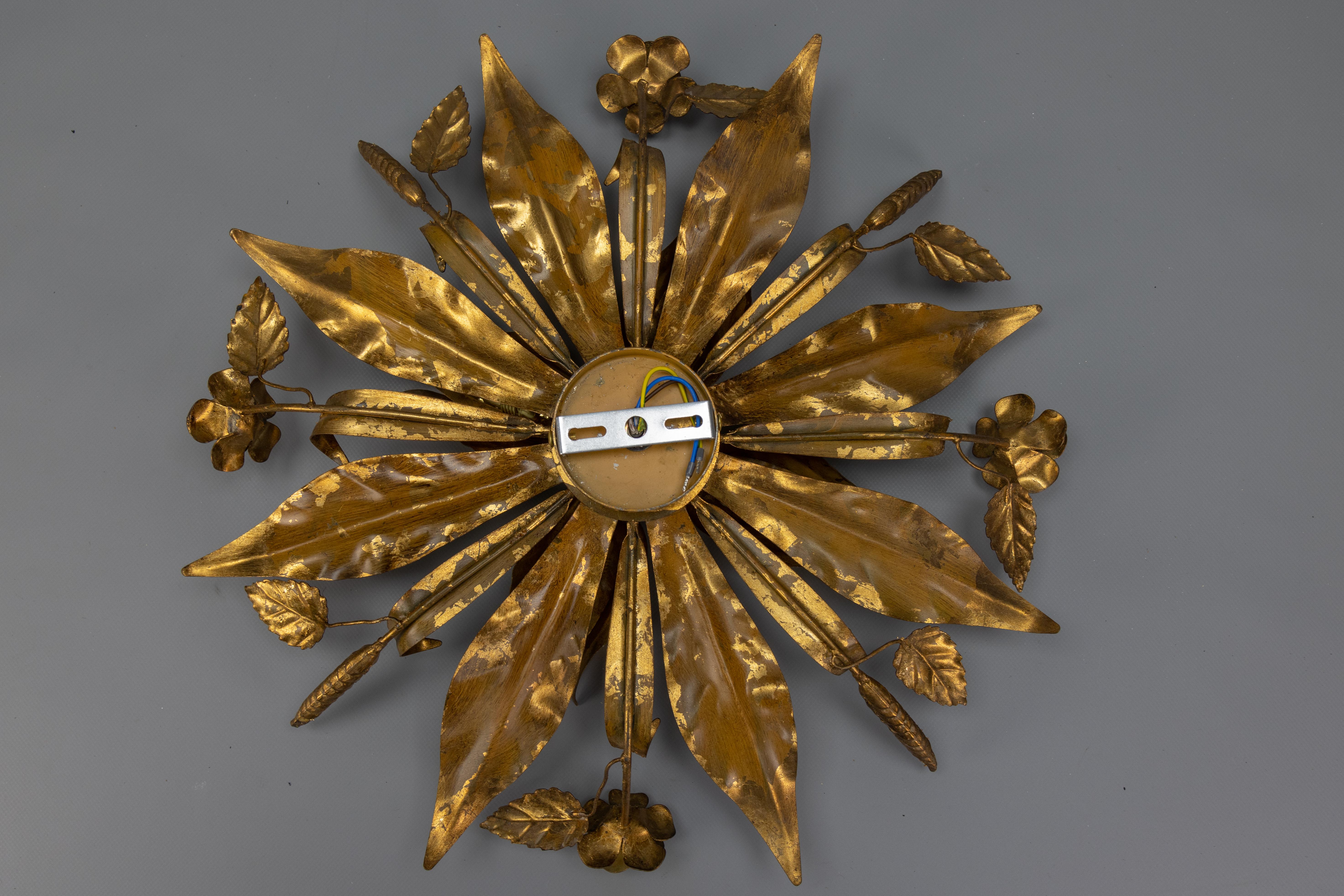 Large Hollywood Regency Gilt Metal Floral Four-Light Flush Mount or Wall Sconce im Angebot 12