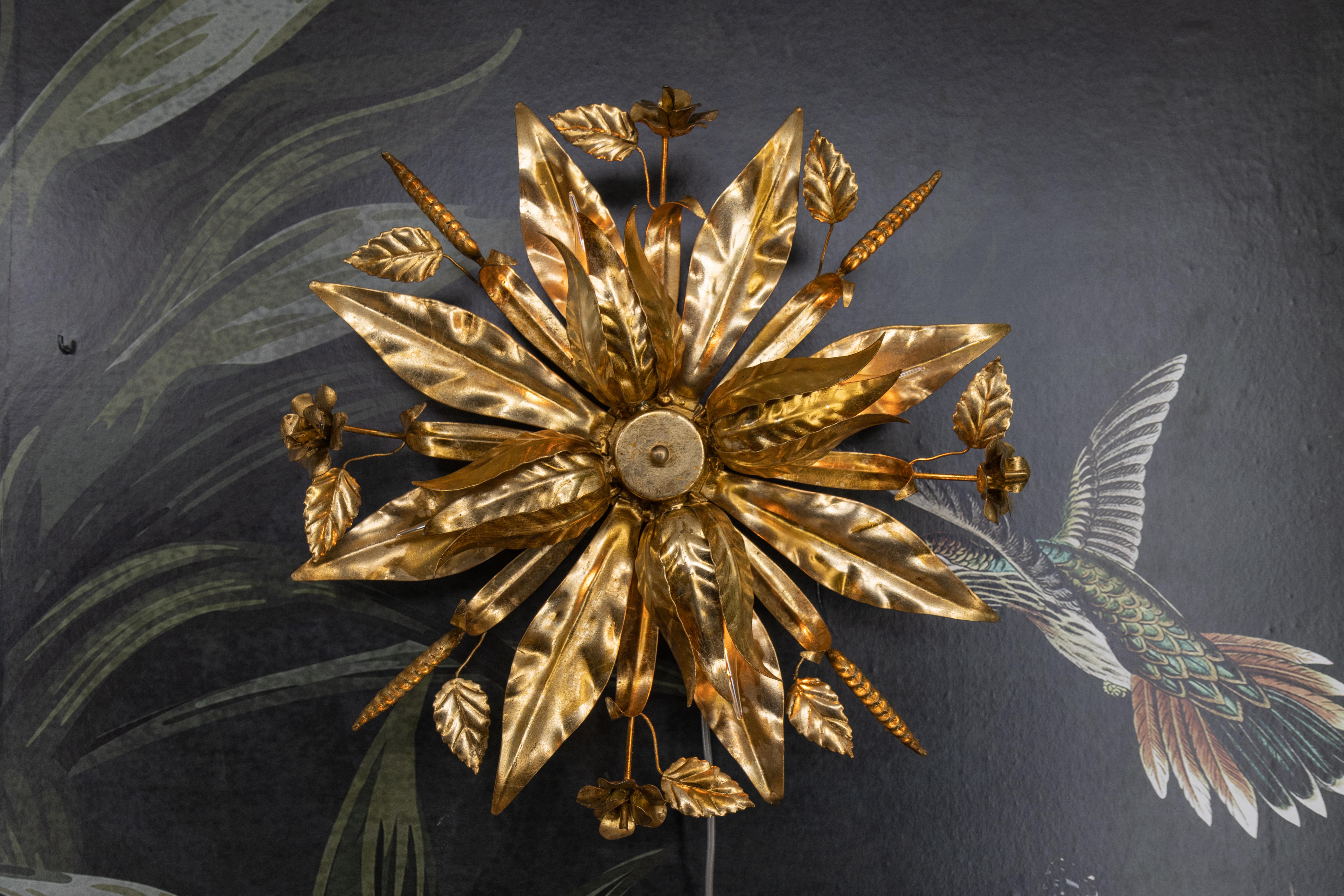 Large Hollywood Regency Gilt Metal Floral Four-Light Flush Mount or Wall Sconce (Deutsch) im Angebot