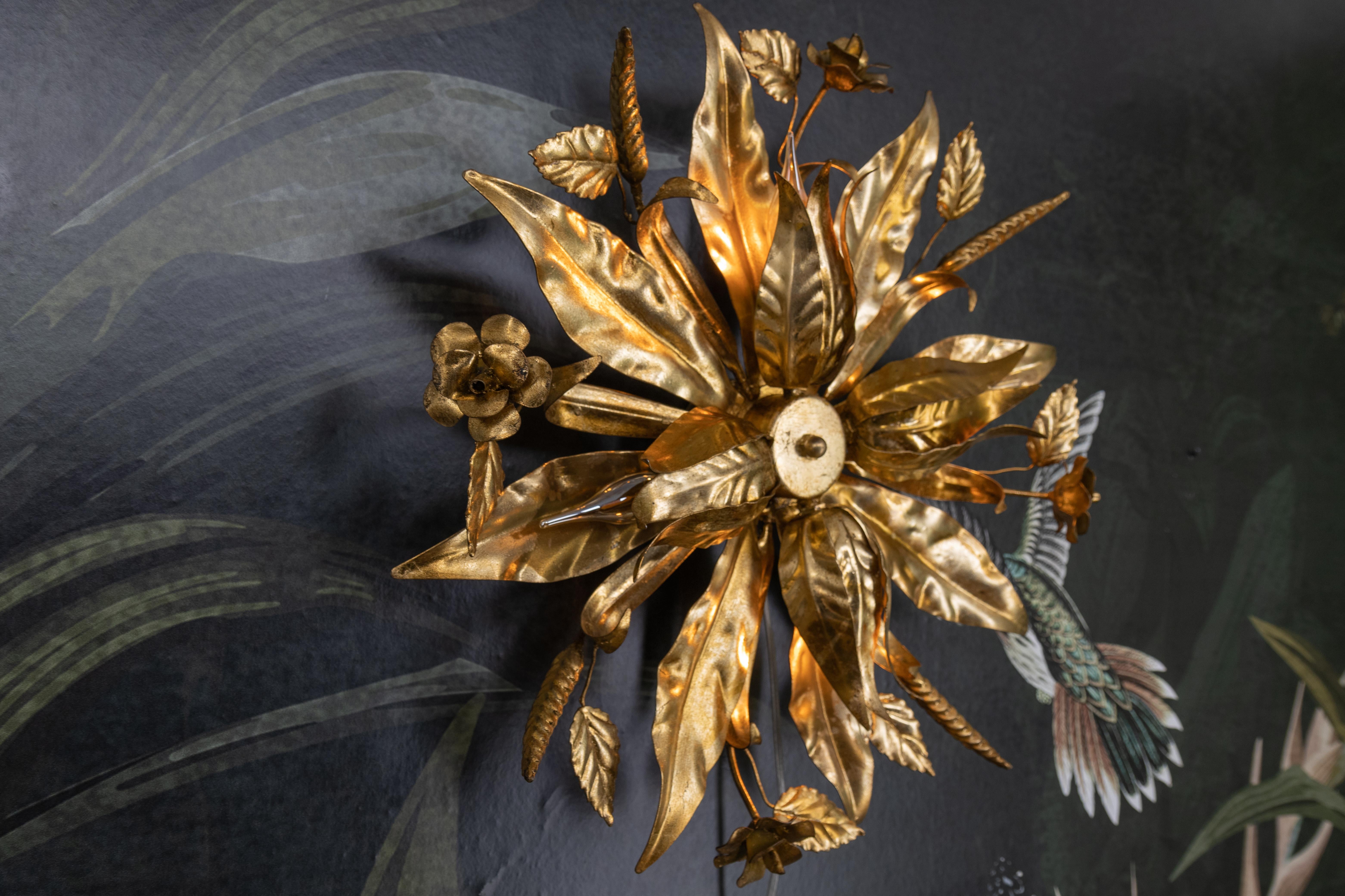 Large Hollywood Regency Gilt Metal Floral Four-Light Flush Mount or Wall Sconce (Vergoldet) im Angebot