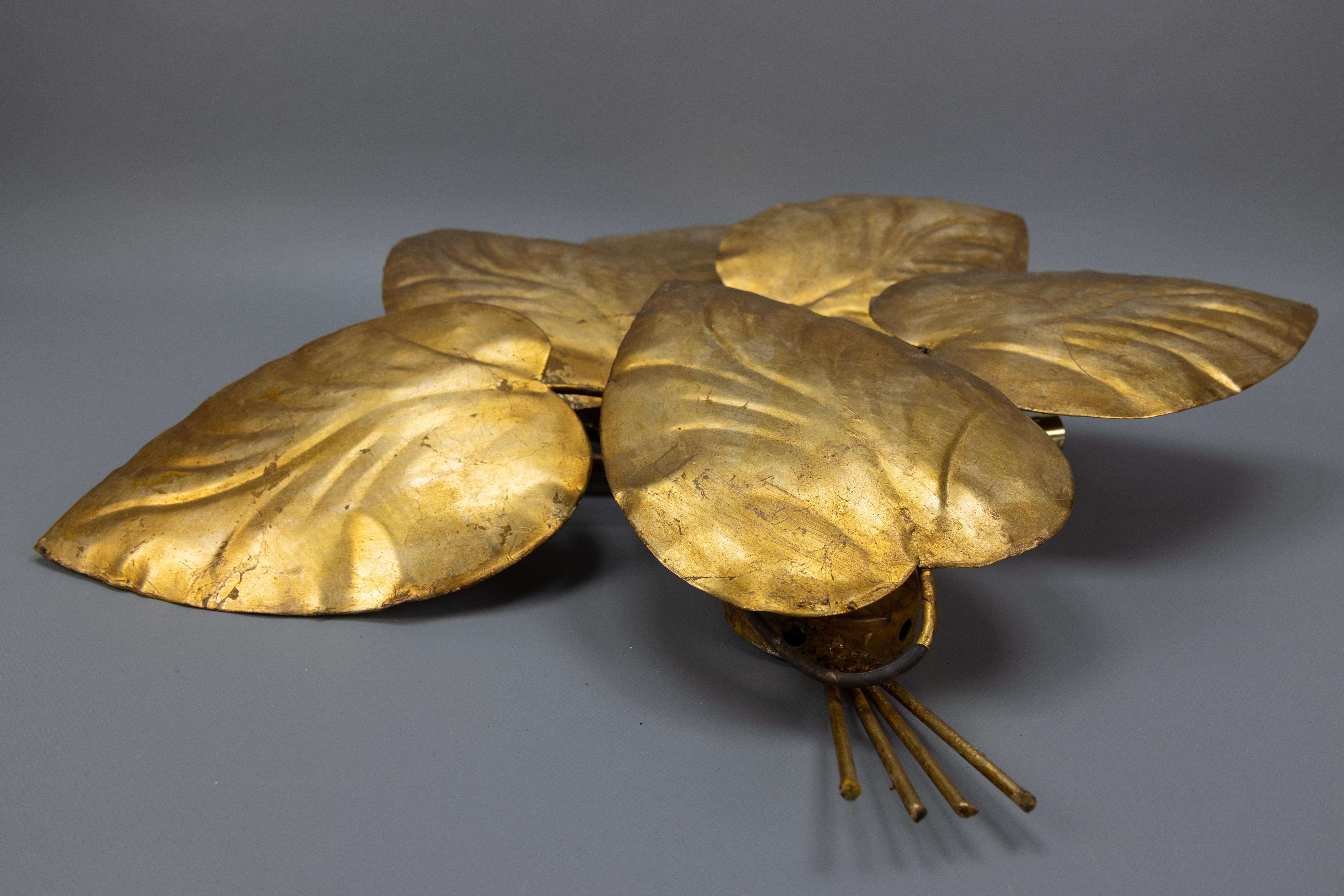 Grande applique à cinq lumières en métal doré de style régence hollywoodienne, années 1950 en vente 9