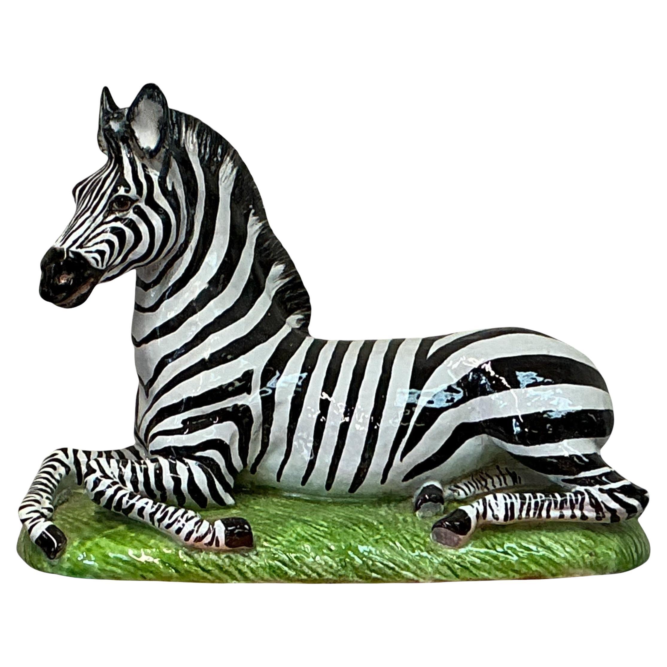 Große italienische Hollywood-Regency-Zebrafigur aus Majolika-Terrakotta-Keramik aus der Hollywood-Regency-Zeit