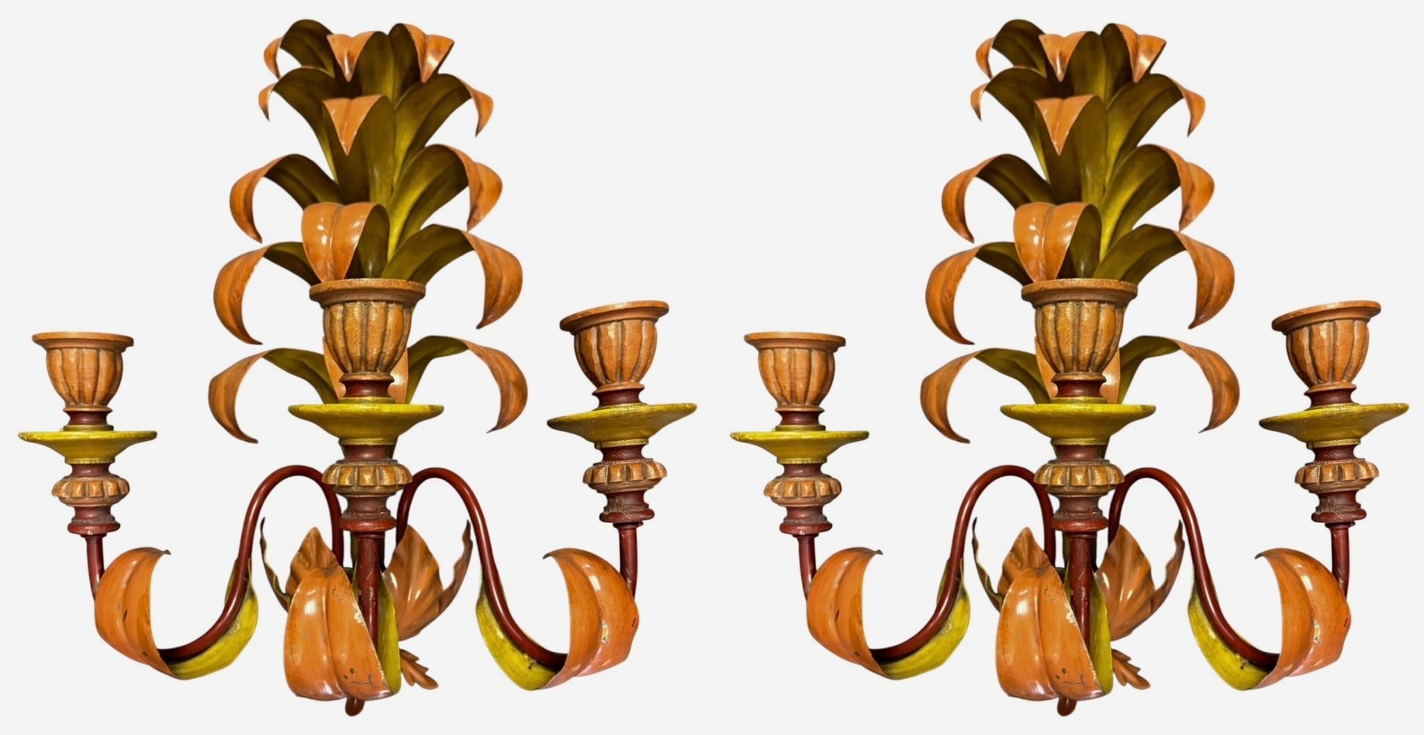 Pareja de apliques de pared de madera y metal tole de la Regencia de Hollywood italiana en venta 1