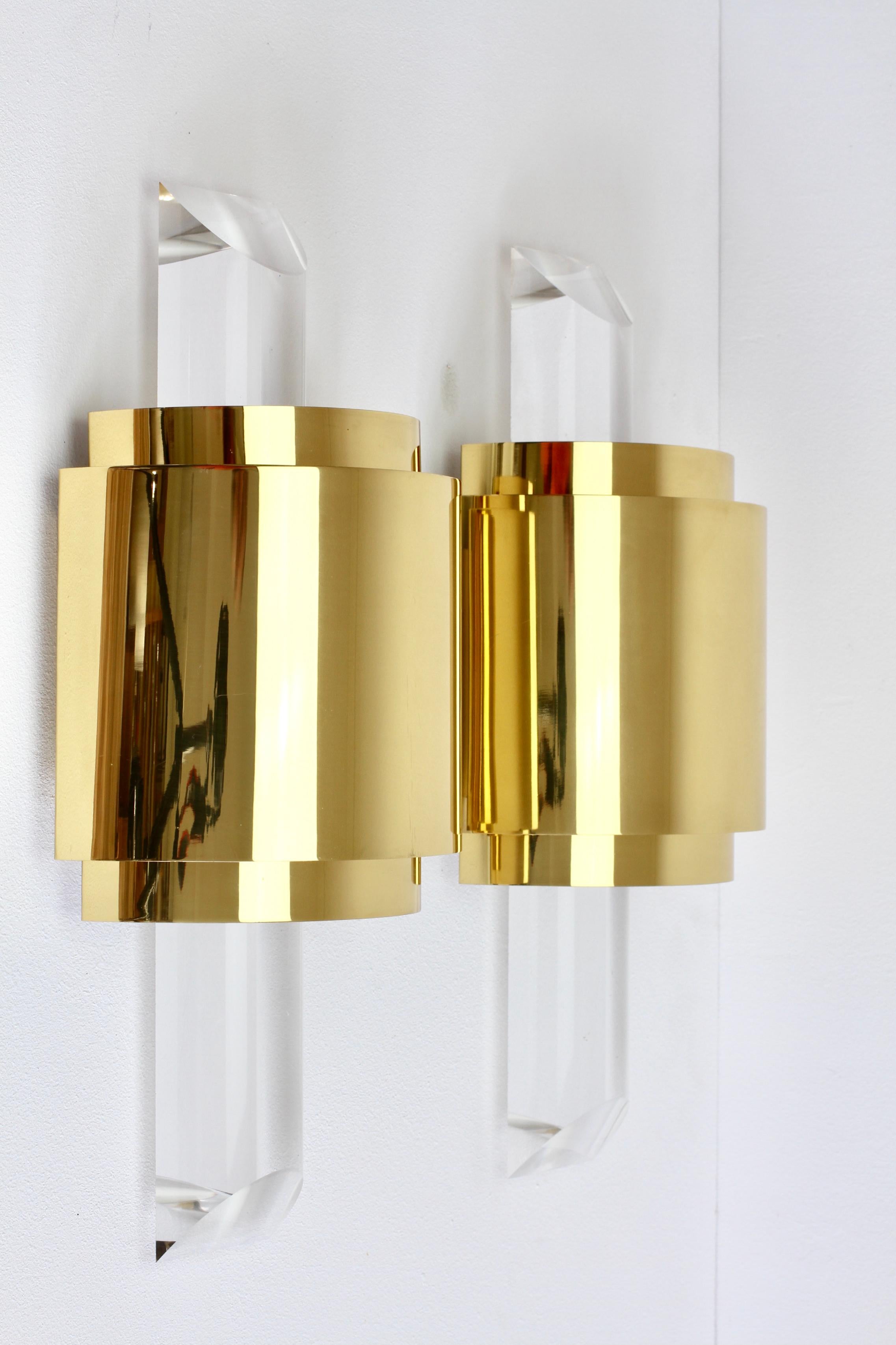Large Hollywood Regency Lucite and Brass Wall Lights or Sconces, circa 1970s For Sale 9