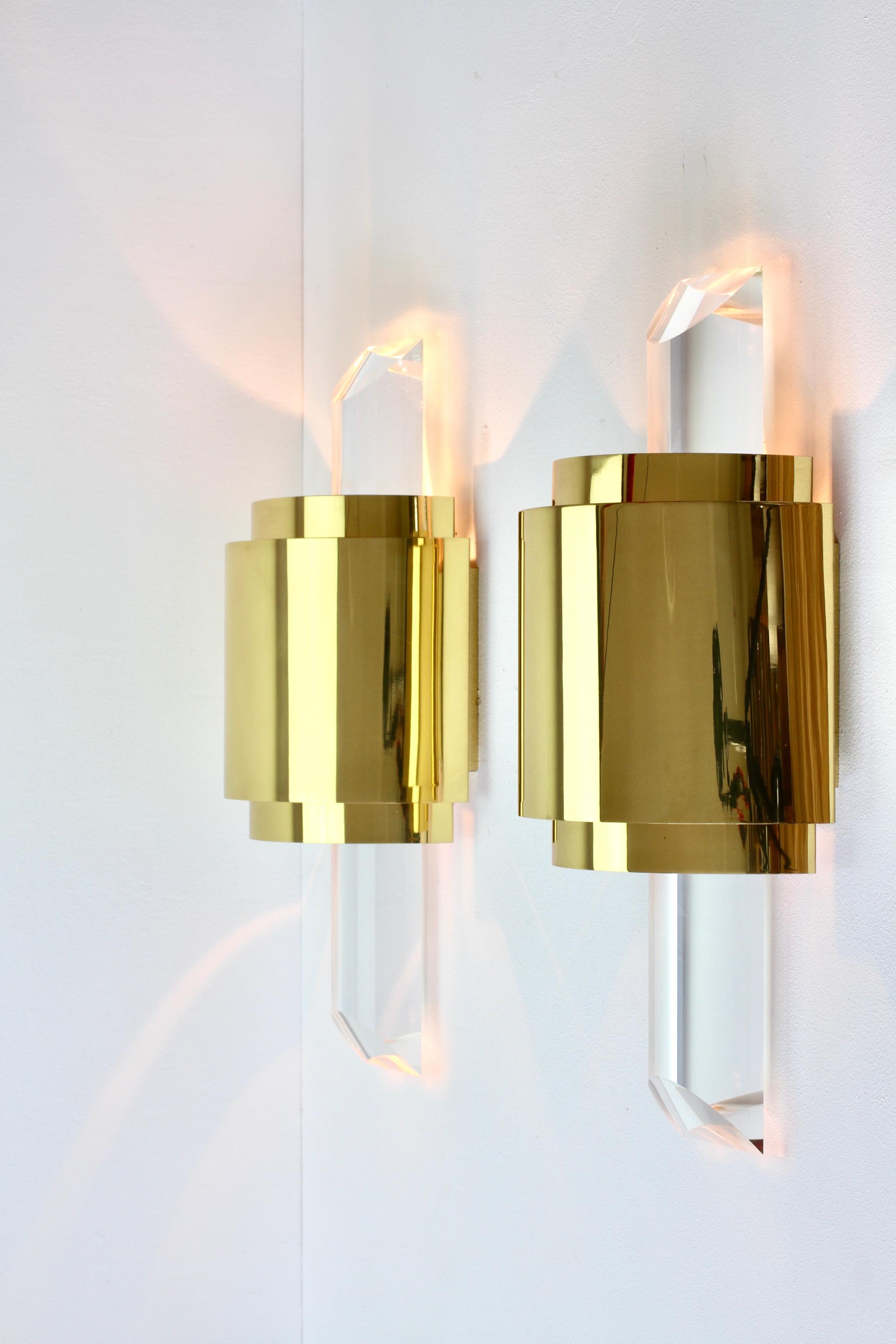 Italian Large Hollywood Regency Lucite and Brass Wall Lights or Sconces, circa 1970s For Sale