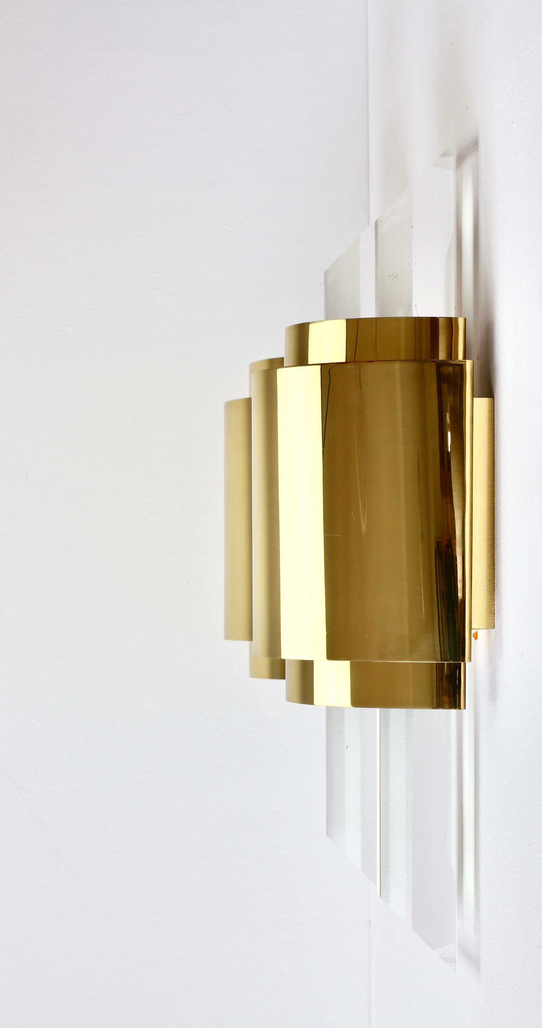 Polished Large Hollywood Regency Lucite and Brass Wall Lights or Sconces, circa 1970s For Sale