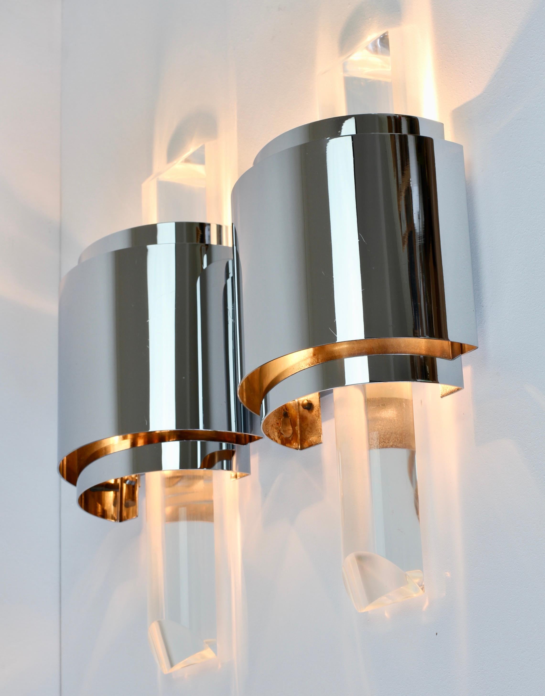Large Hollywood Regency Lucite and Chrome Wall Lights or Sconces, circa 1970s For Sale 1