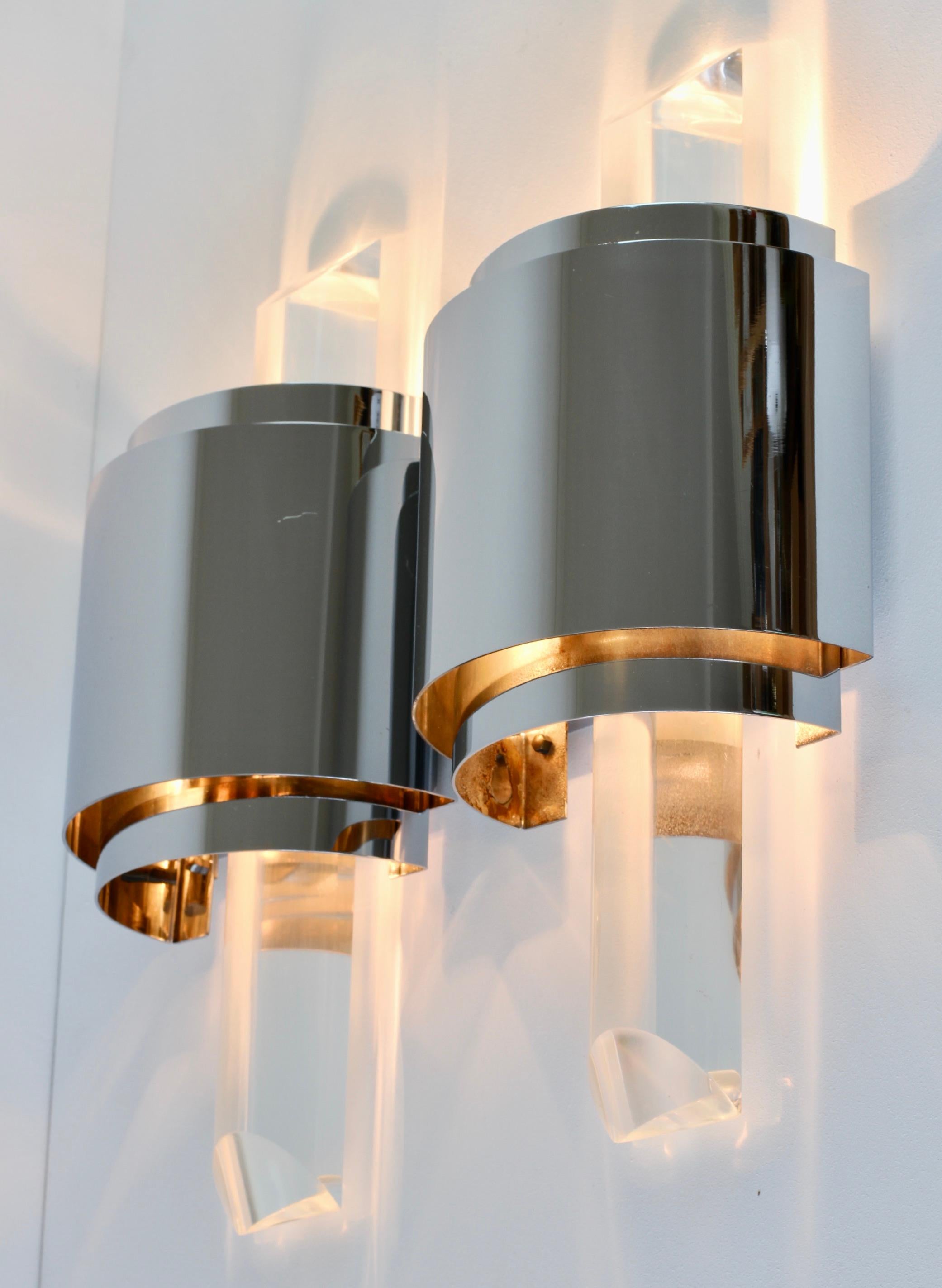 Large Hollywood Regency Lucite and Chrome Wall Lights or Sconces, circa 1970s For Sale 2
