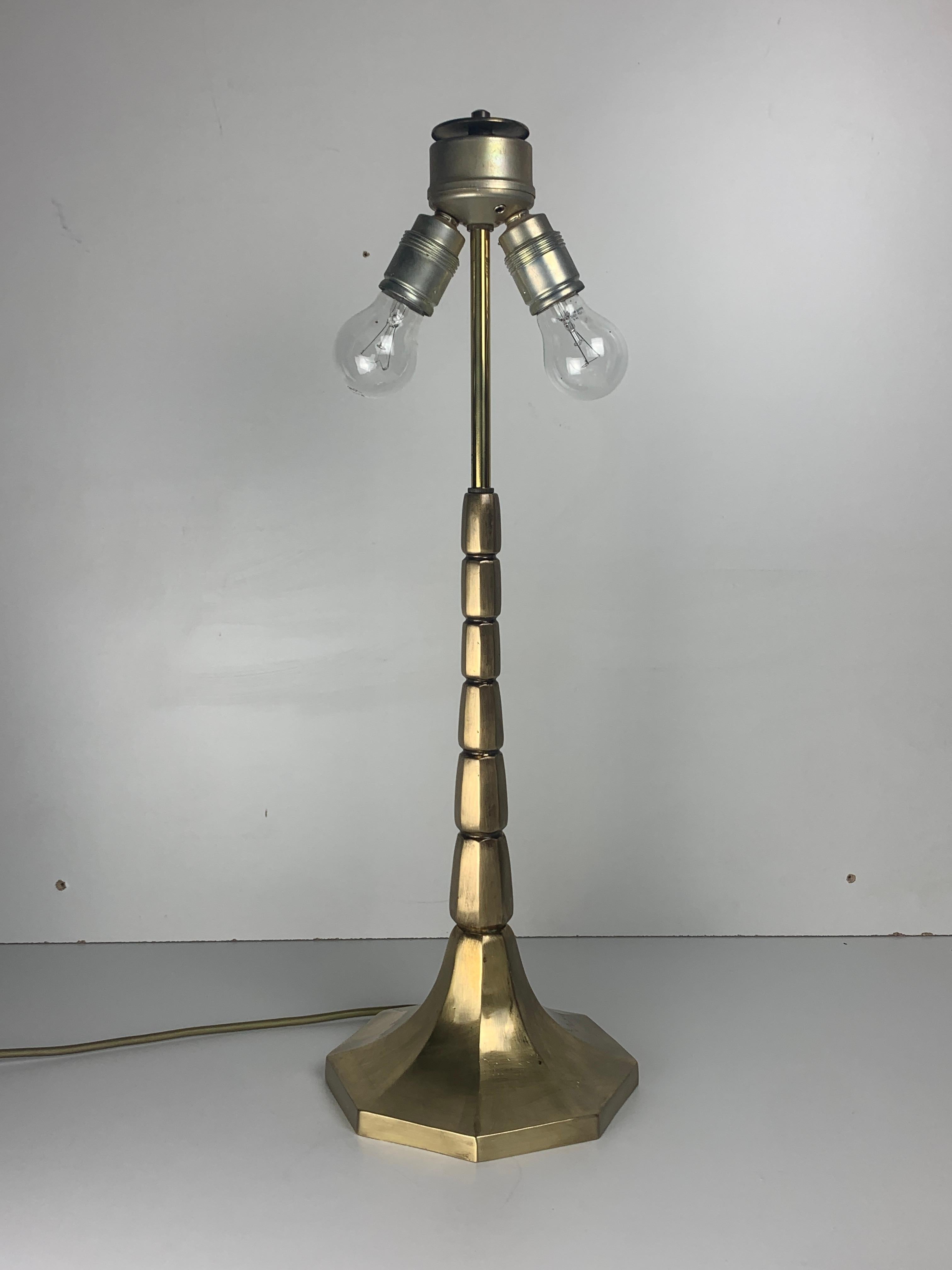 Large Hollywood regency midcentury Capiz and brass table lamp, 1960s For Sale 7