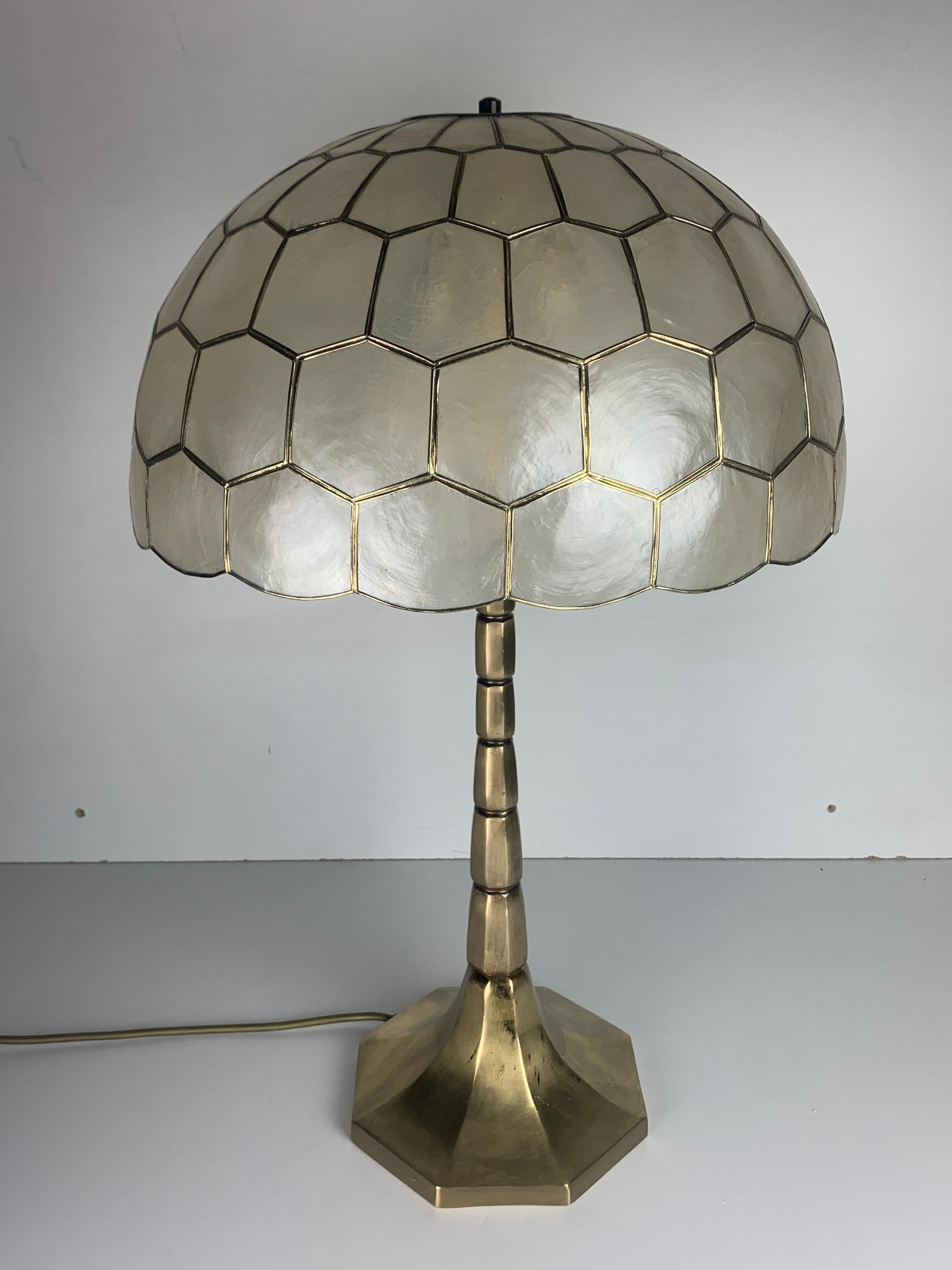 Large Hollywood regency midcentury Capiz and brass table lamp, 1960s For Sale 10