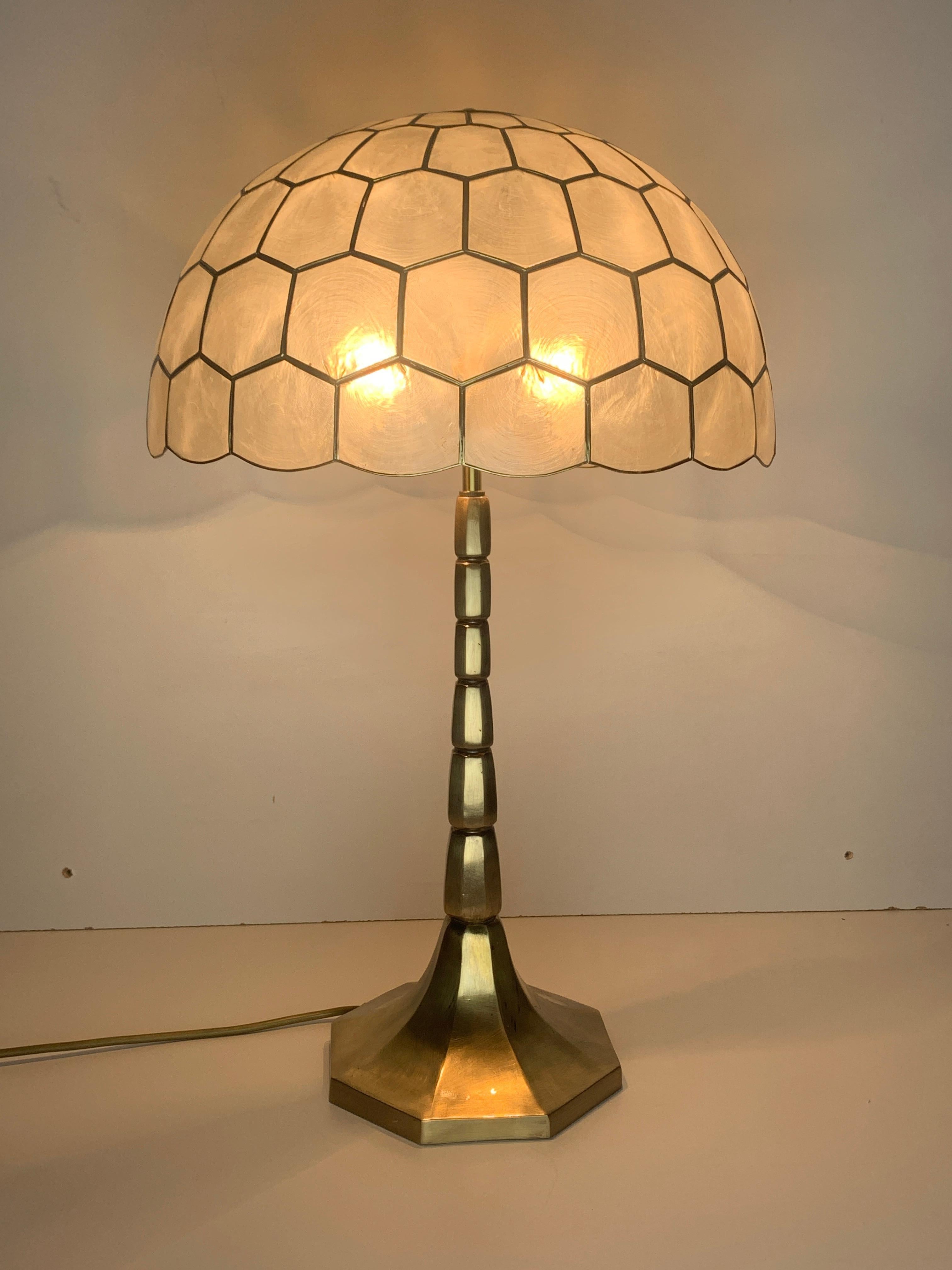 Mid-Century Modern Large Hollywood regency midcentury Capiz and brass table lamp, 1960s For Sale