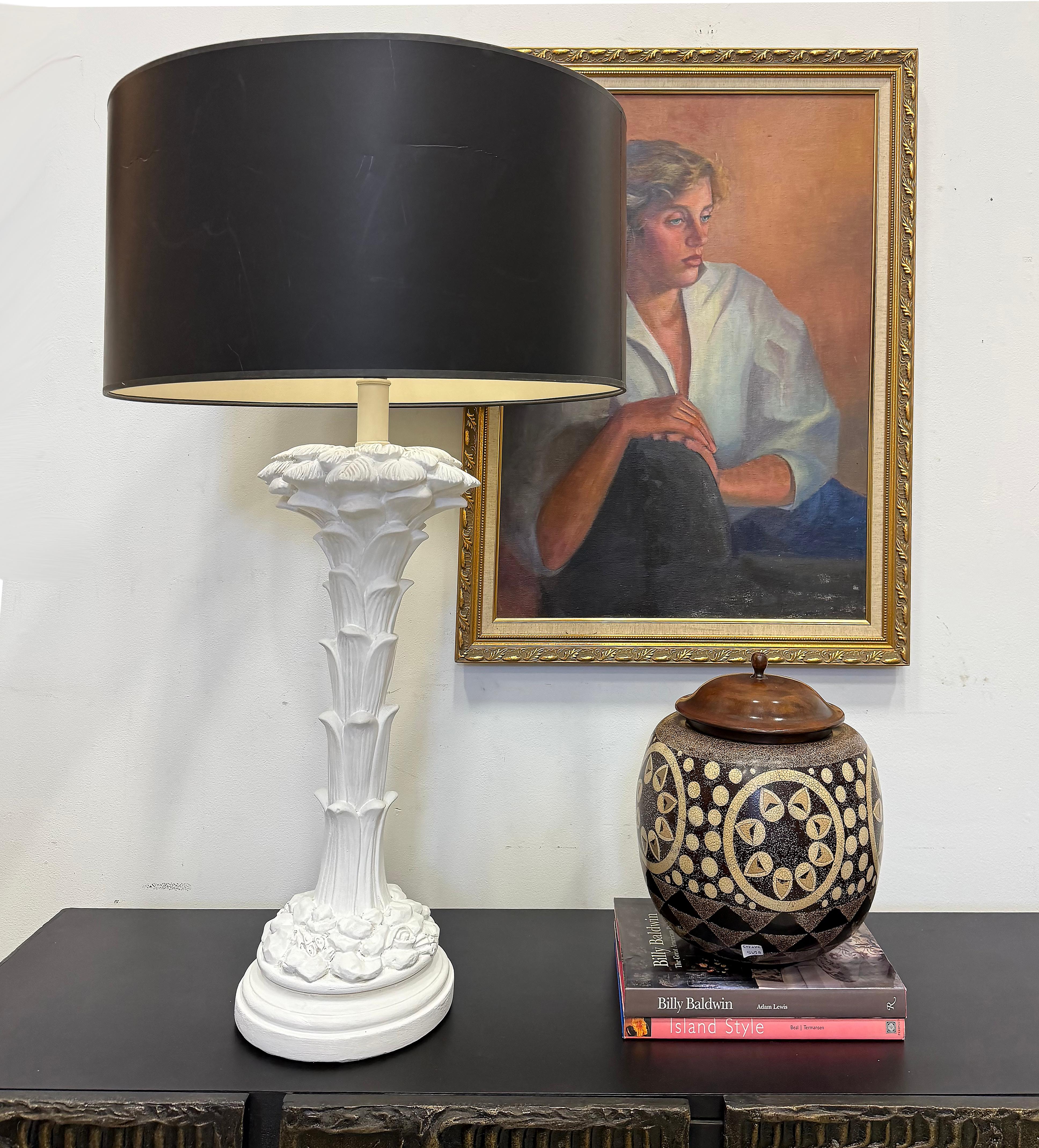 Large Hollywood Regency Palm Fronds Lamp in Serge Roche Style


Offered for sale is a large Hollywood Regency plaster Serge Roche Style Palm Fronds table lamp.    This elegant lamp is shown with a contemporary drums shade for reference only as the