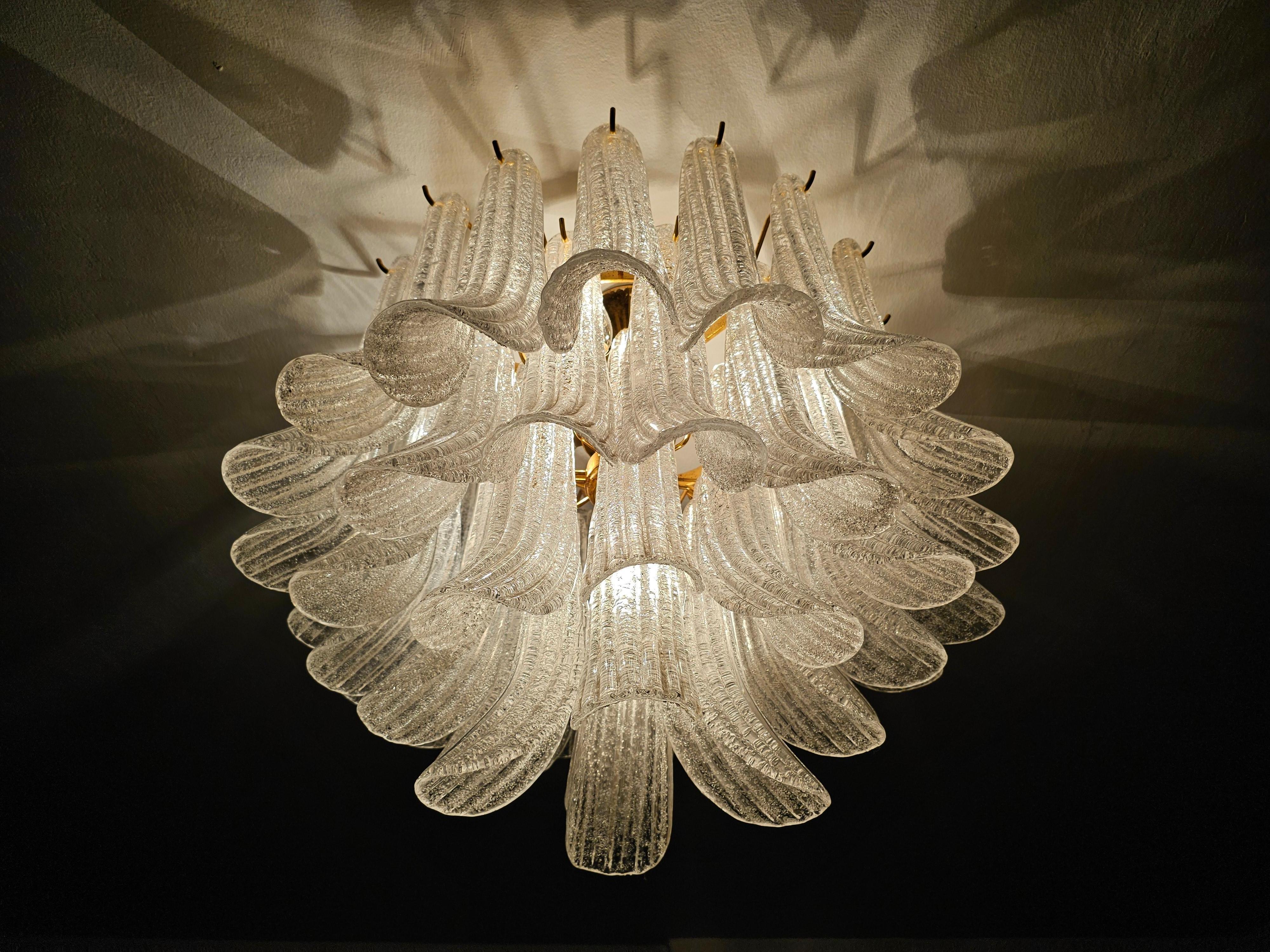 Large Hollywood Regency Petal Chandelier done in Murano Glass, Italy 1960s In Good Condition For Sale In Beograd, RS