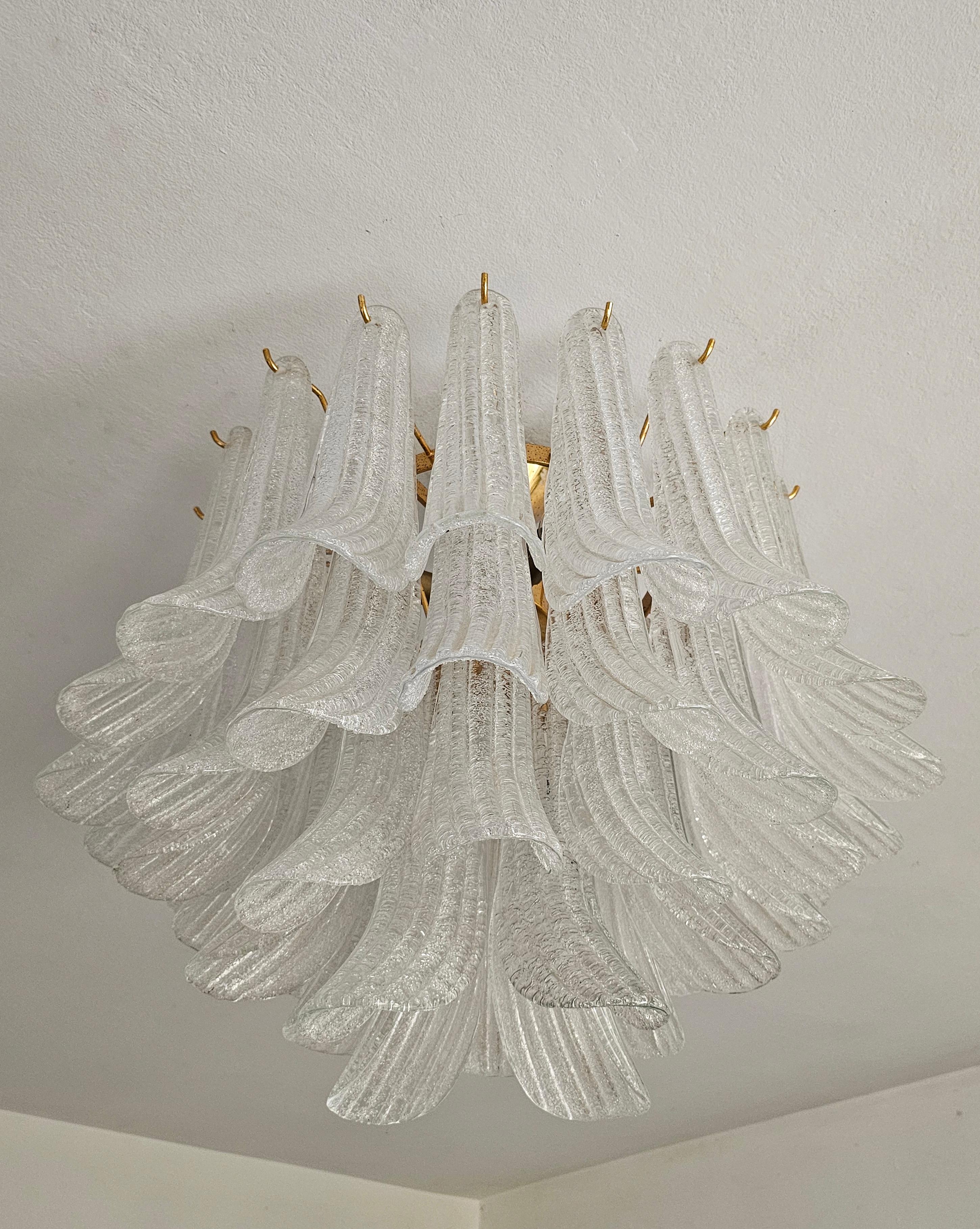 Large Hollywood Regency Petal Chandelier done in Murano Glass, Italy 1960s For Sale 1