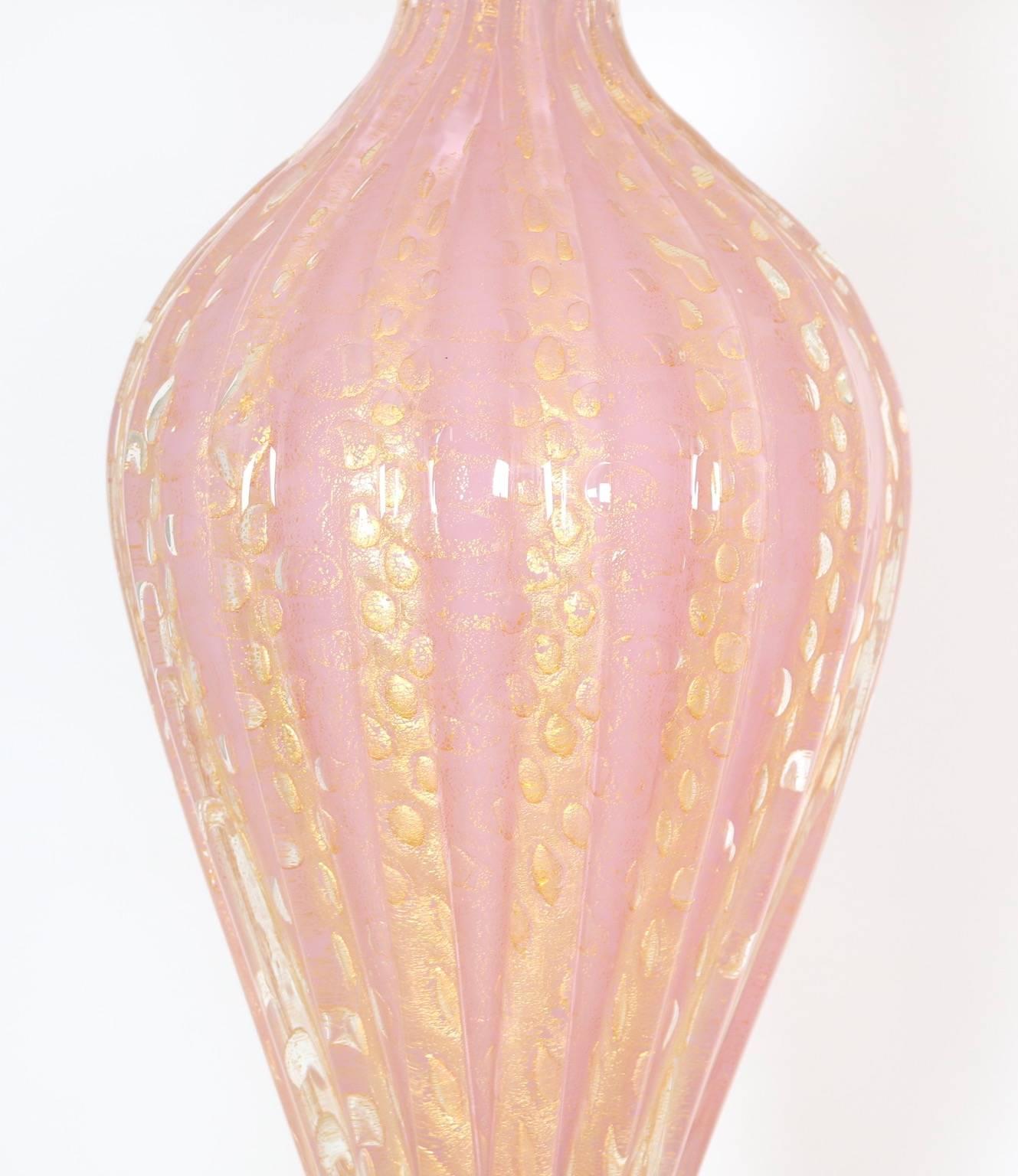 Large Hollywood Regency pair of pink and gold Murano glass lamps by Barovier, created using the cordonato d'oro technique. The pink toned glass featured gold dust profusely infused throughout. Each is in excellent vintage condition having wear