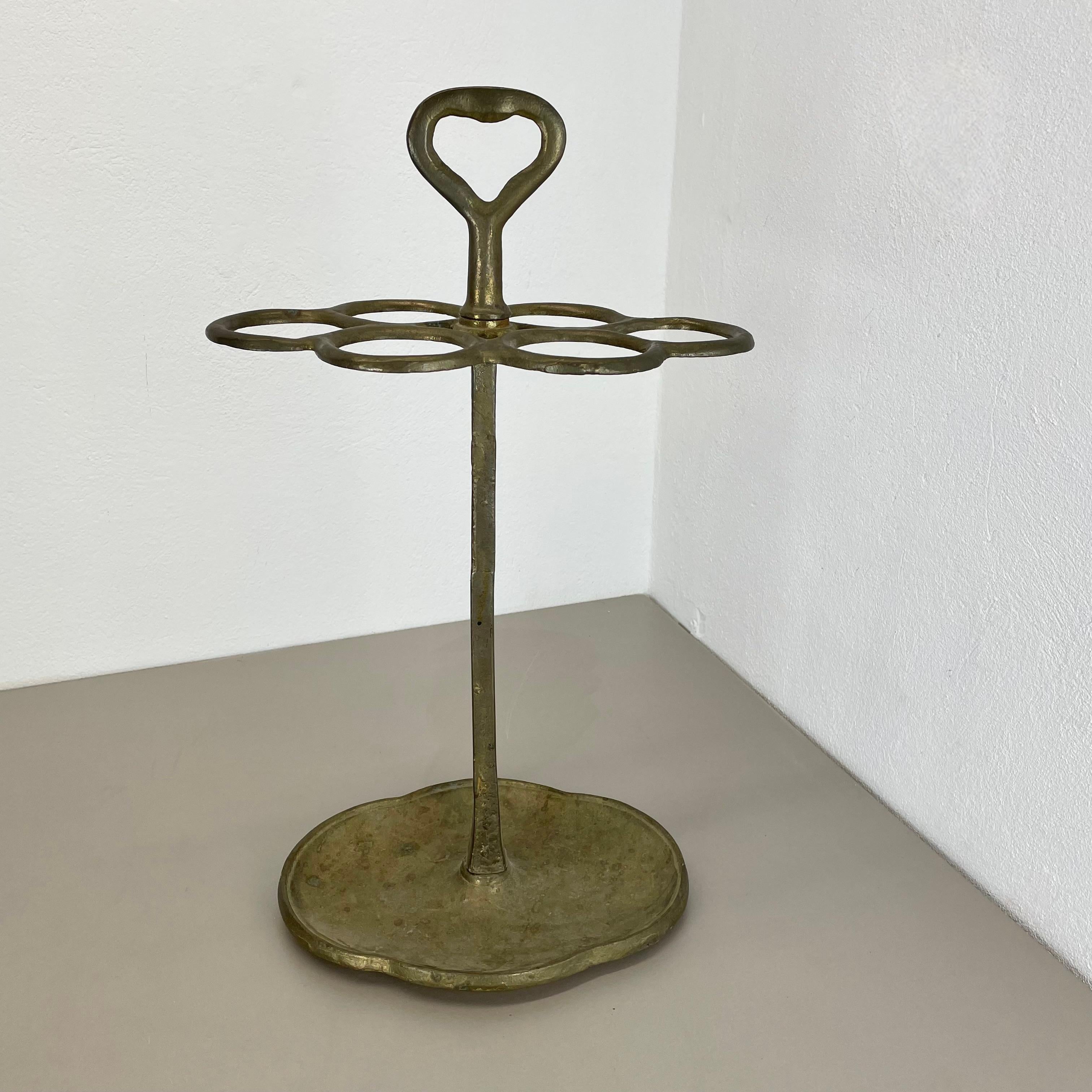 Großer Hollywood Regency Massiver Brutalistischer Umbrella Stand aus Messing, Italien, 1970er Jahre im Angebot 7
