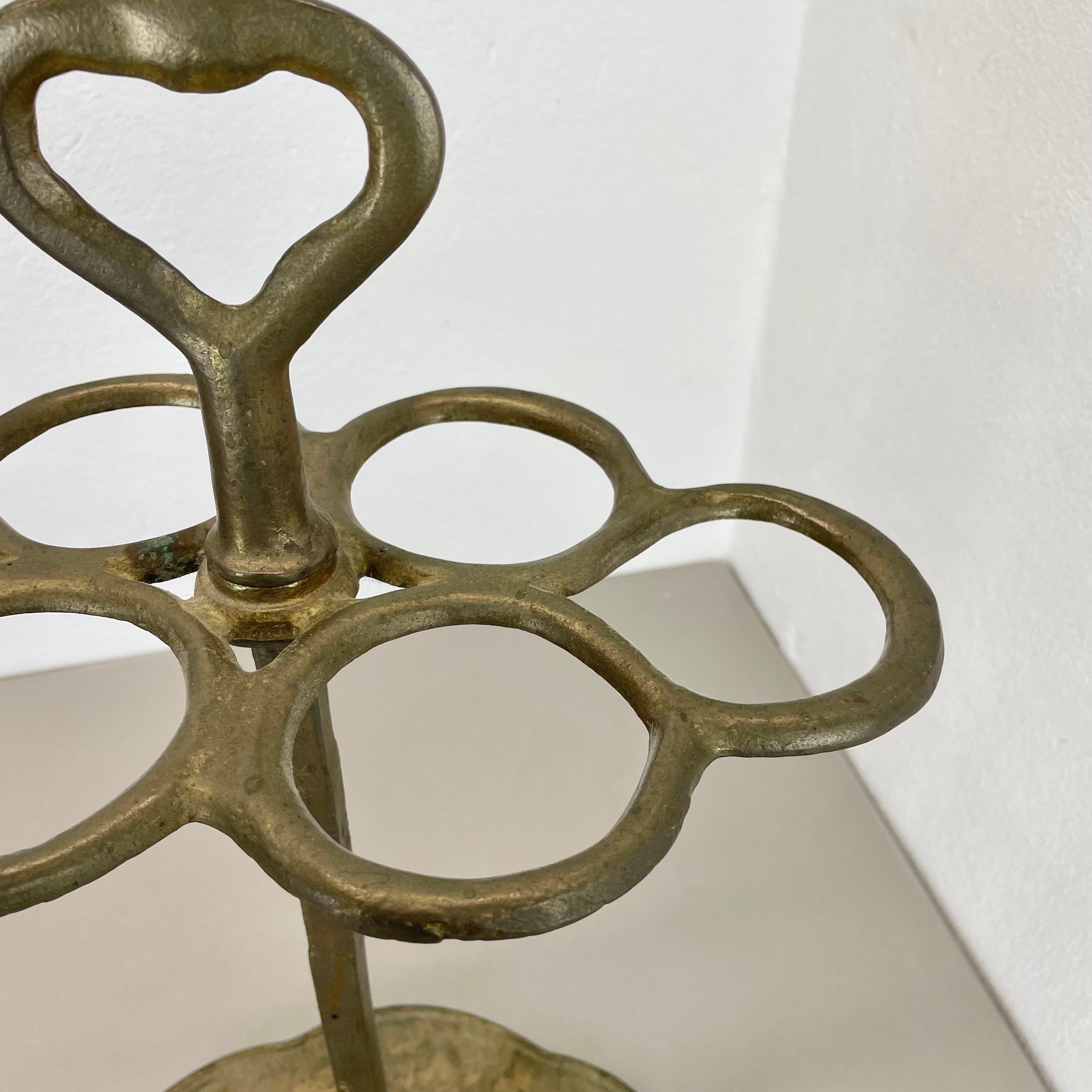 Großer Hollywood Regency Massiver Brutalistischer Umbrella Stand aus Messing, Italien, 1970er Jahre im Angebot 8