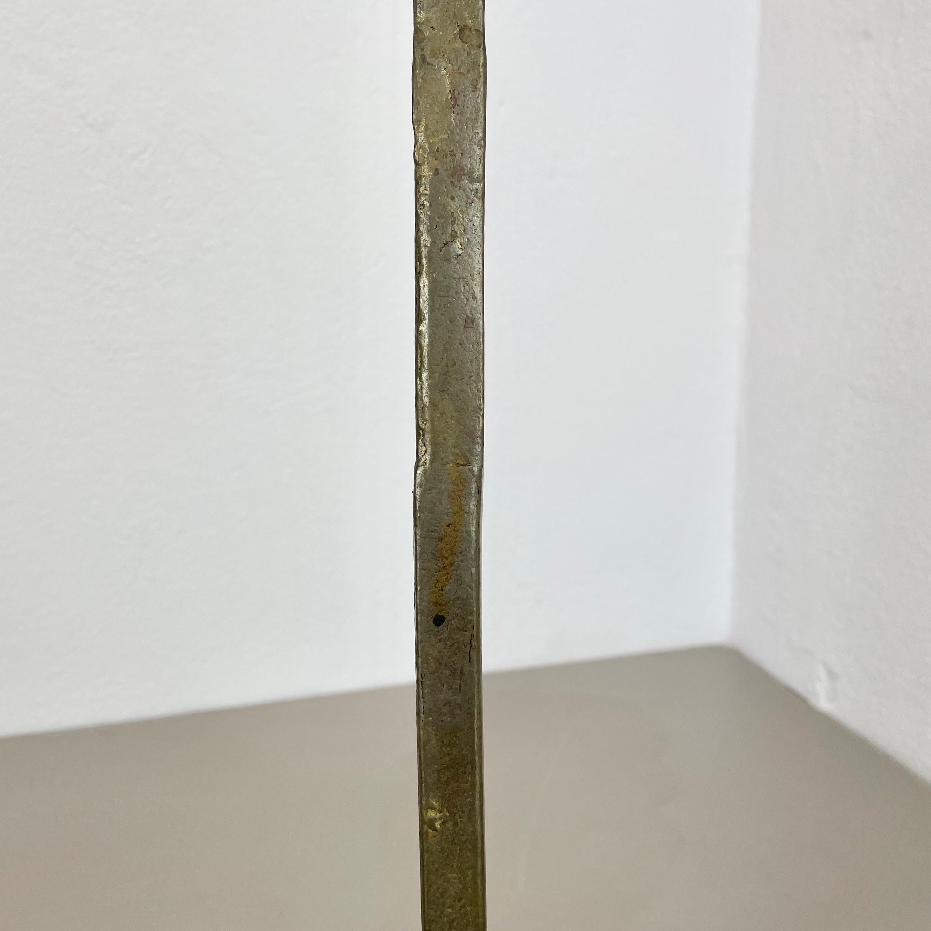 Großer Hollywood Regency Massiver Brutalistischer Umbrella Stand aus Messing, Italien, 1970er Jahre im Angebot 1