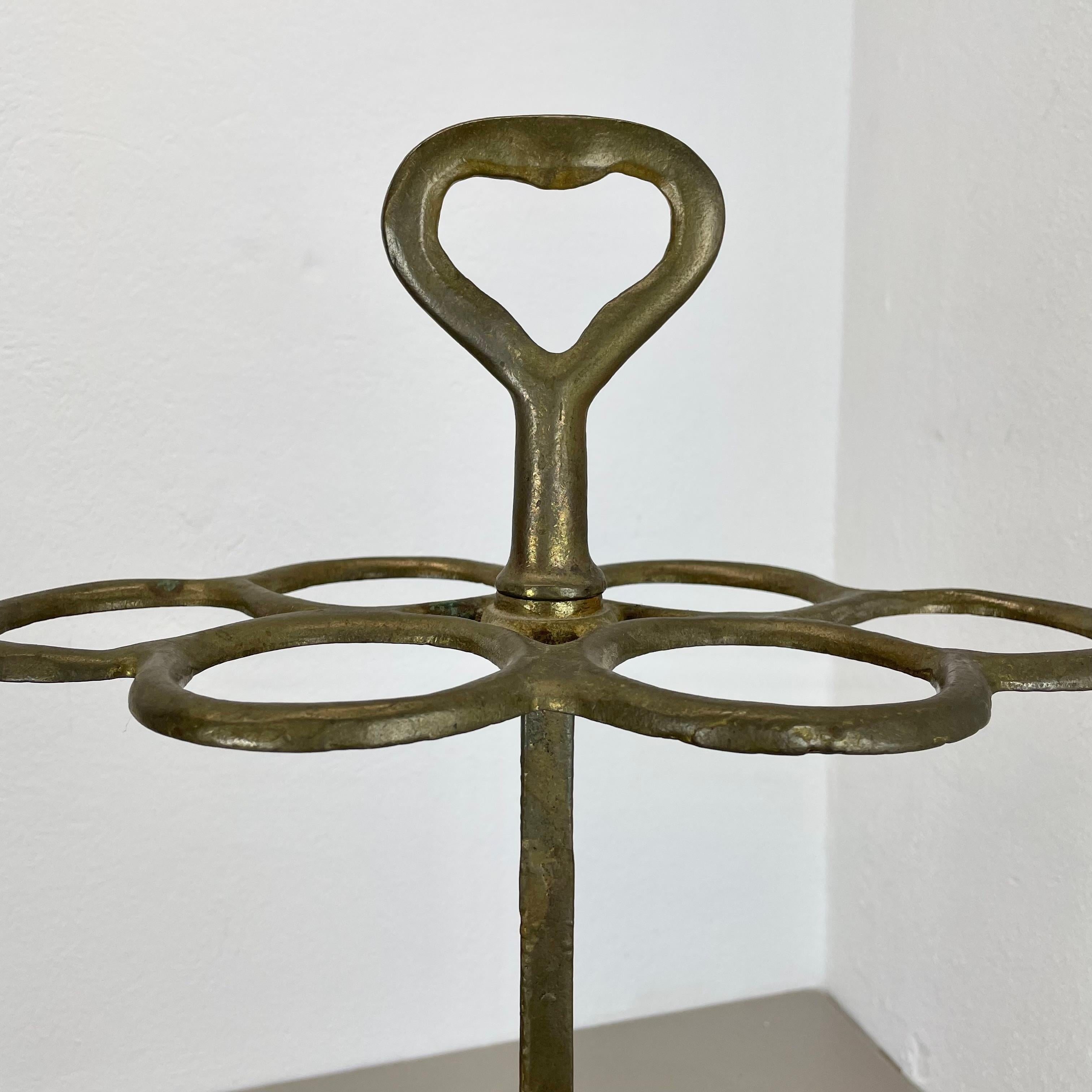 Großer Hollywood Regency Massiver Brutalistischer Umbrella Stand aus Messing, Italien, 1970er Jahre im Angebot 3