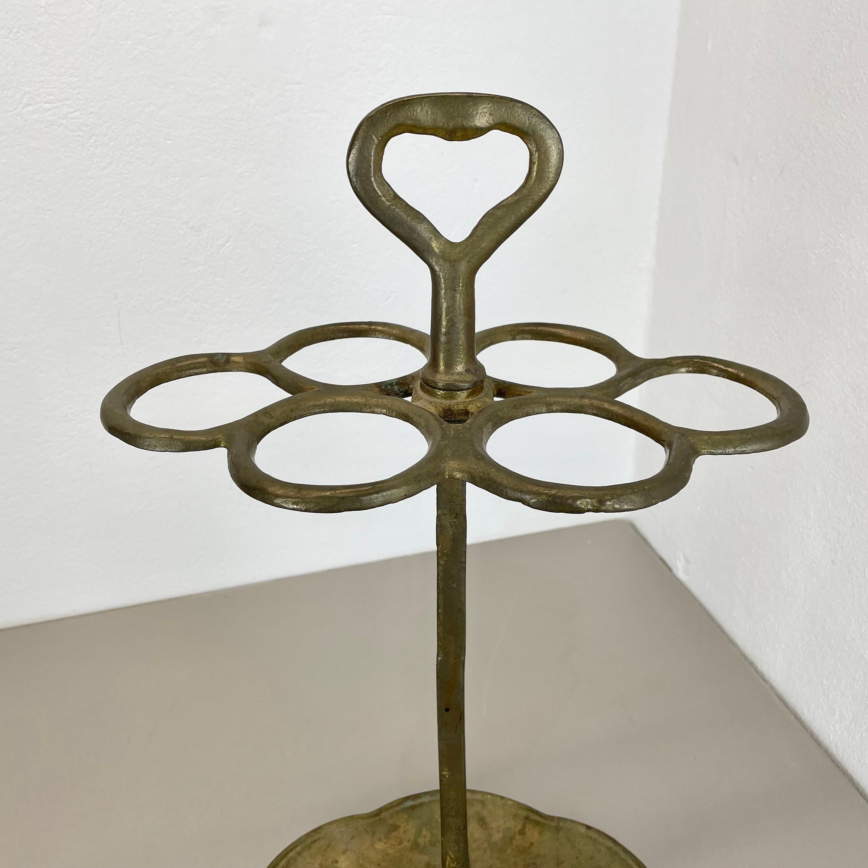Großer Hollywood Regency Massiver Brutalistischer Umbrella Stand aus Messing, Italien, 1970er Jahre im Angebot 4