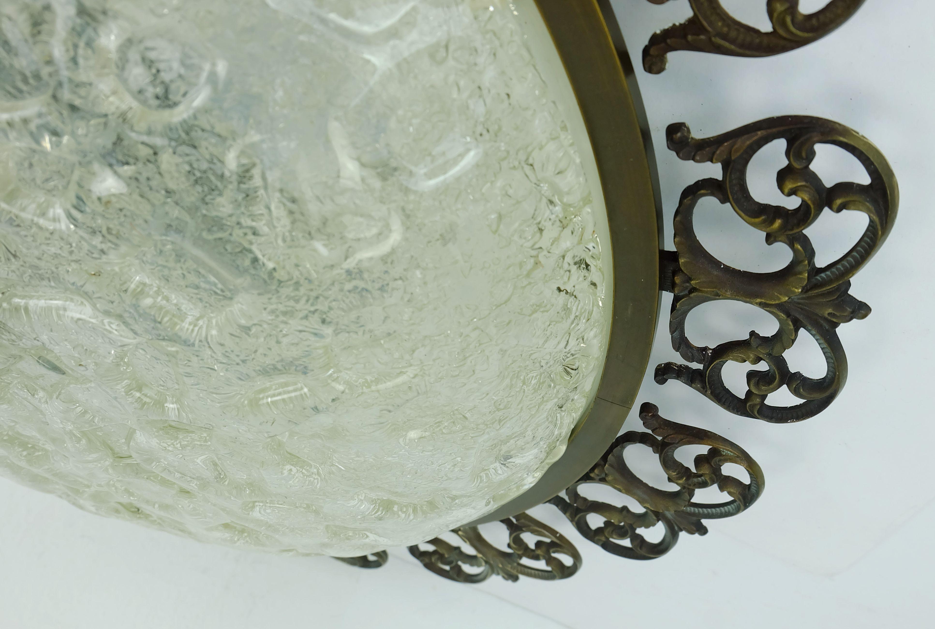 large hollywood regency style FLUSH MOUNT ice glass shade brass frame In Good Condition For Sale In Mannheim, DE