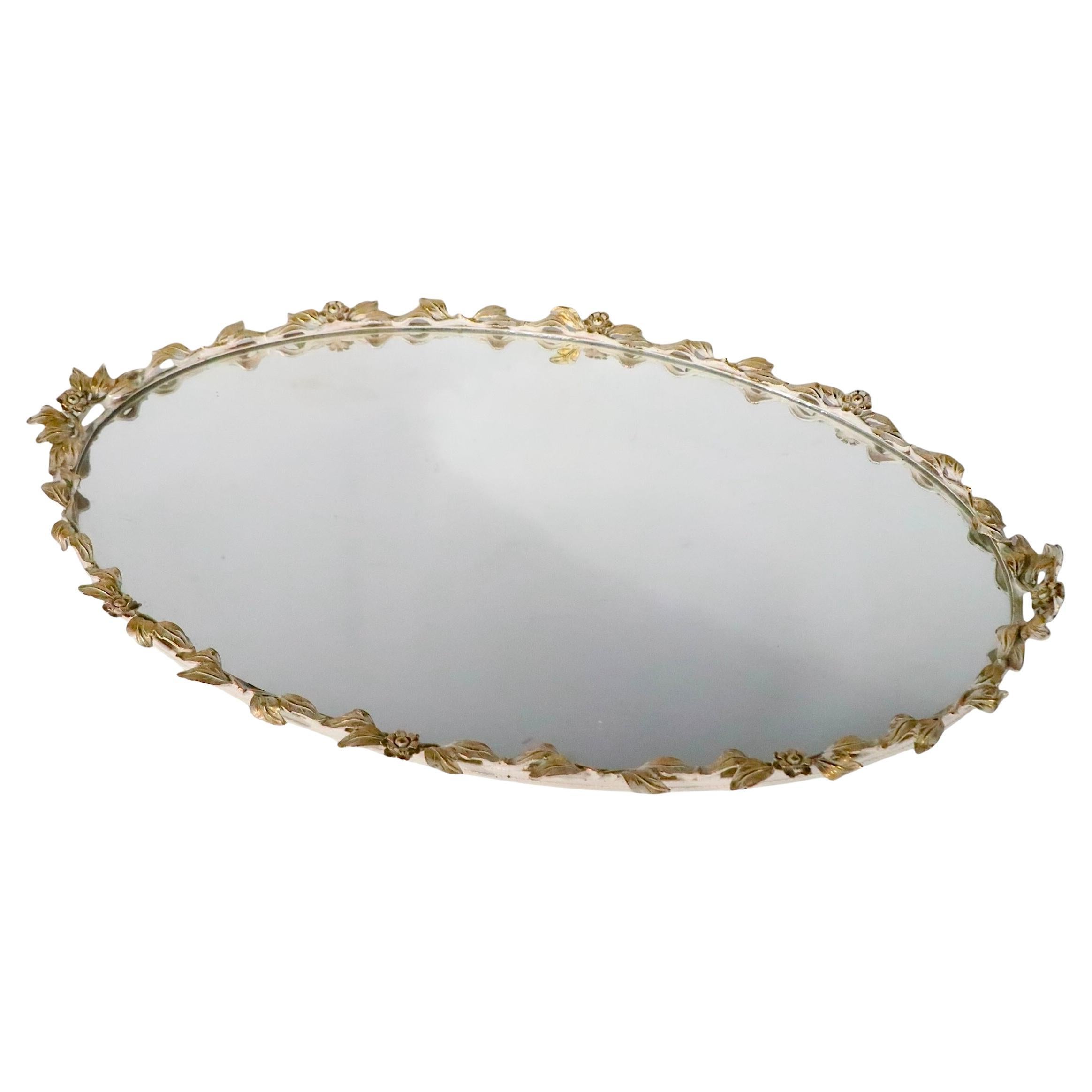 Großer Hollywood-Regency-Stil  Foliate Metall Oval gerahmt verspiegelte Vanity Tray