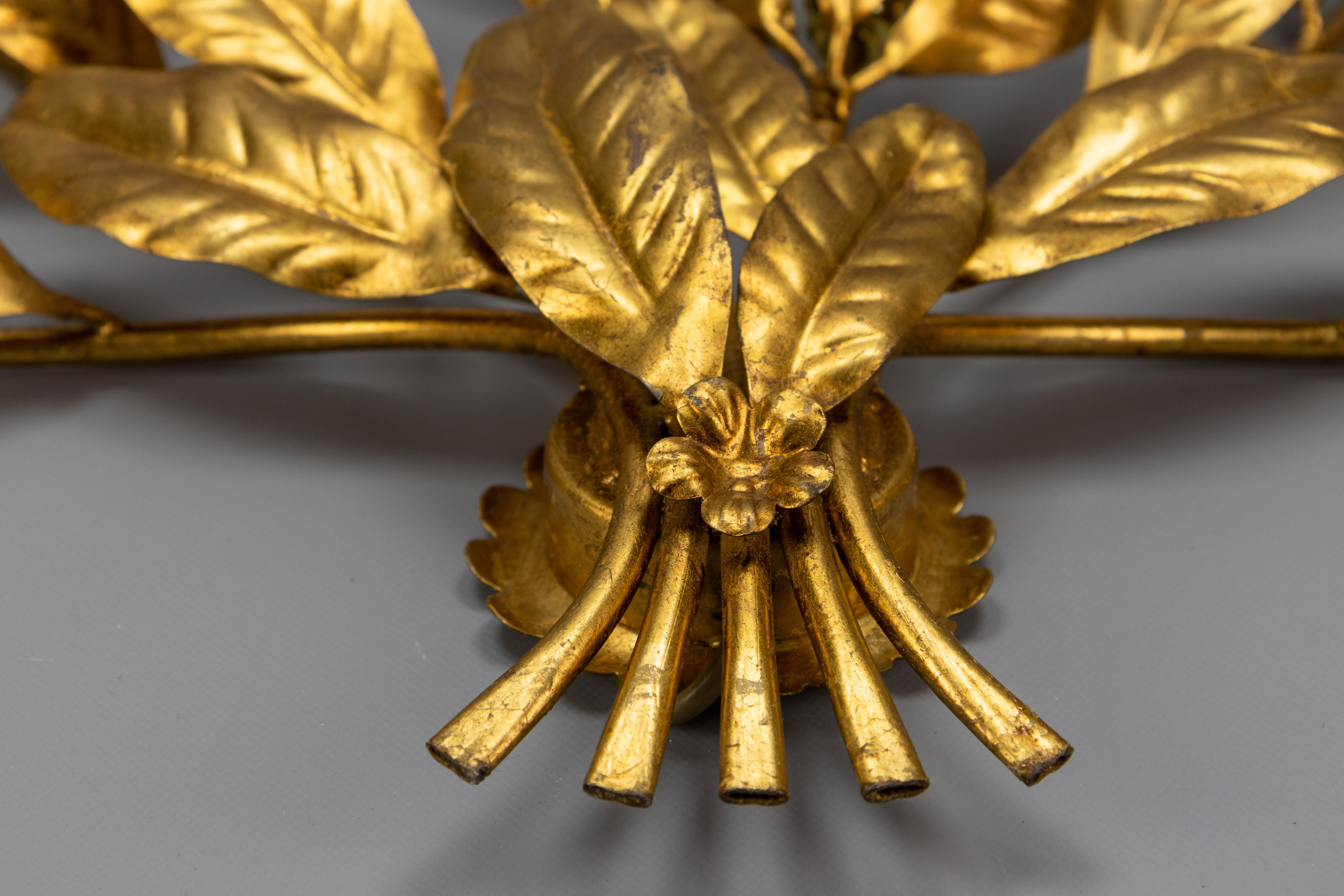 Grande applique a sei luci in stile Hollywood Regency di Hans Kögl in metallo dorato, anni '70 ca. in vendita 6