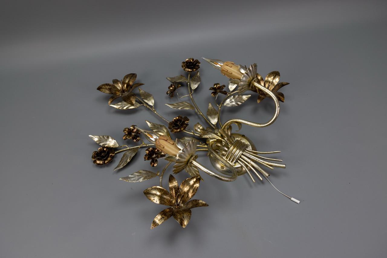 Grande applique a due luci in metallo floreale in stile Hollywood Regency, colore argento in vendita 7
