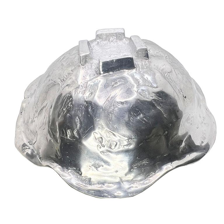 Gran cuenco de peltre plateado con forma de hoja de col de la época de la Regencia de Hollywood de Golan en venta 1