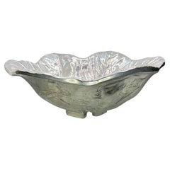 Große Hollywood Regency Vintage-Servierschale aus Silber und Zinn mit Cabbage-Blatt von Golan