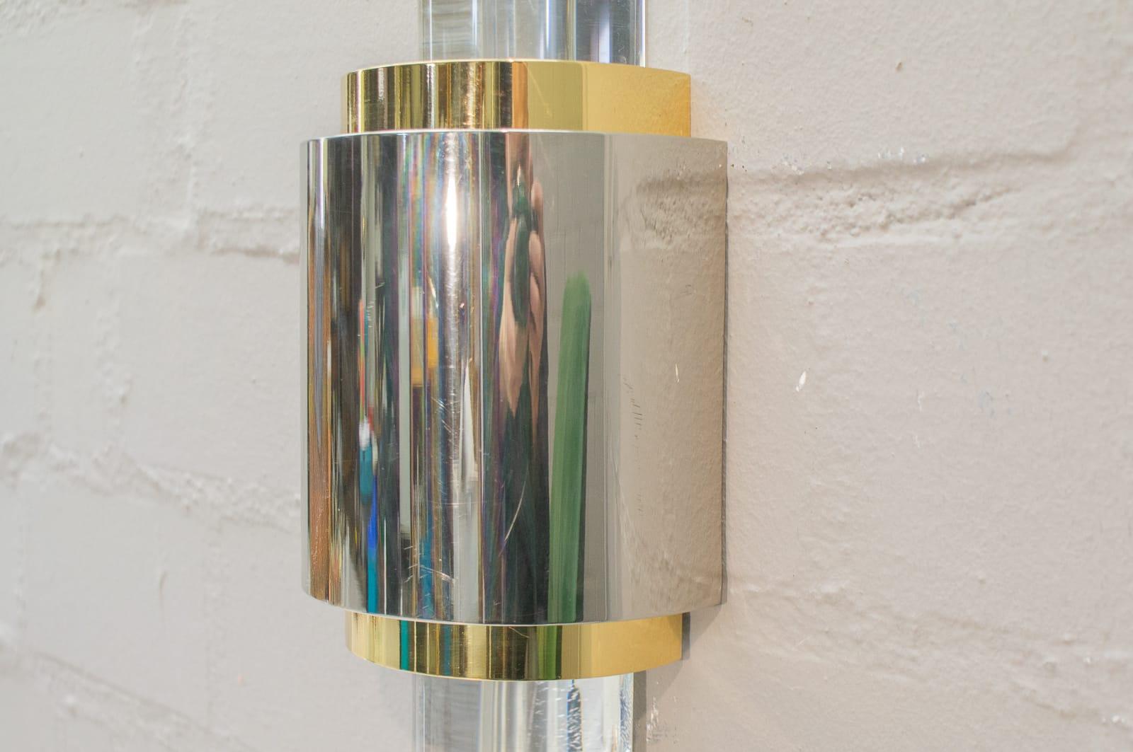 Large Hollywood Regency Wall Lamp in Plexiglas and Bicolor, Italy, 1960s For Sale 2