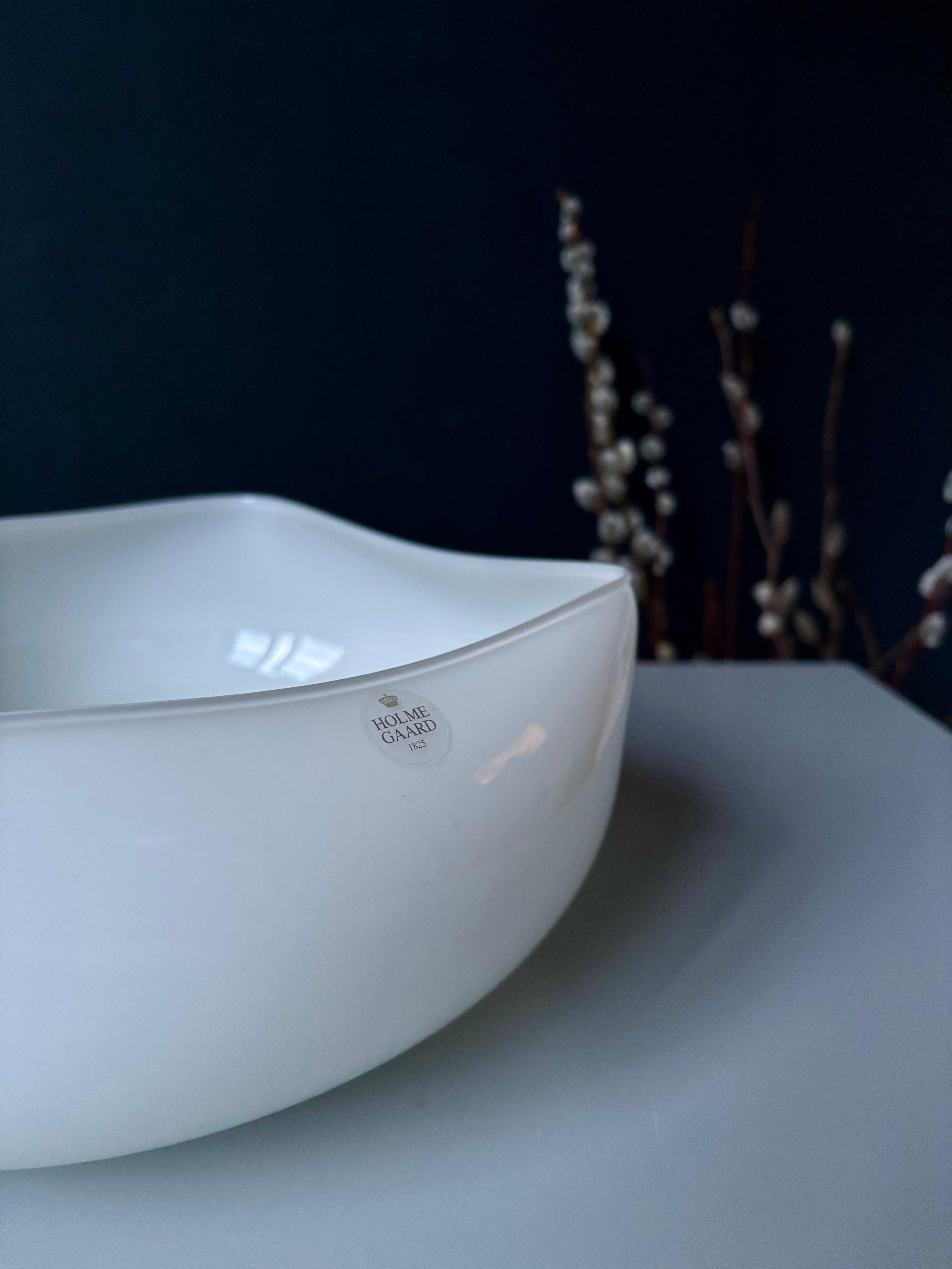 Gran cuenco de cristal blanco Holmegaard de Peter Svarrer, Dinamarca Danés en venta