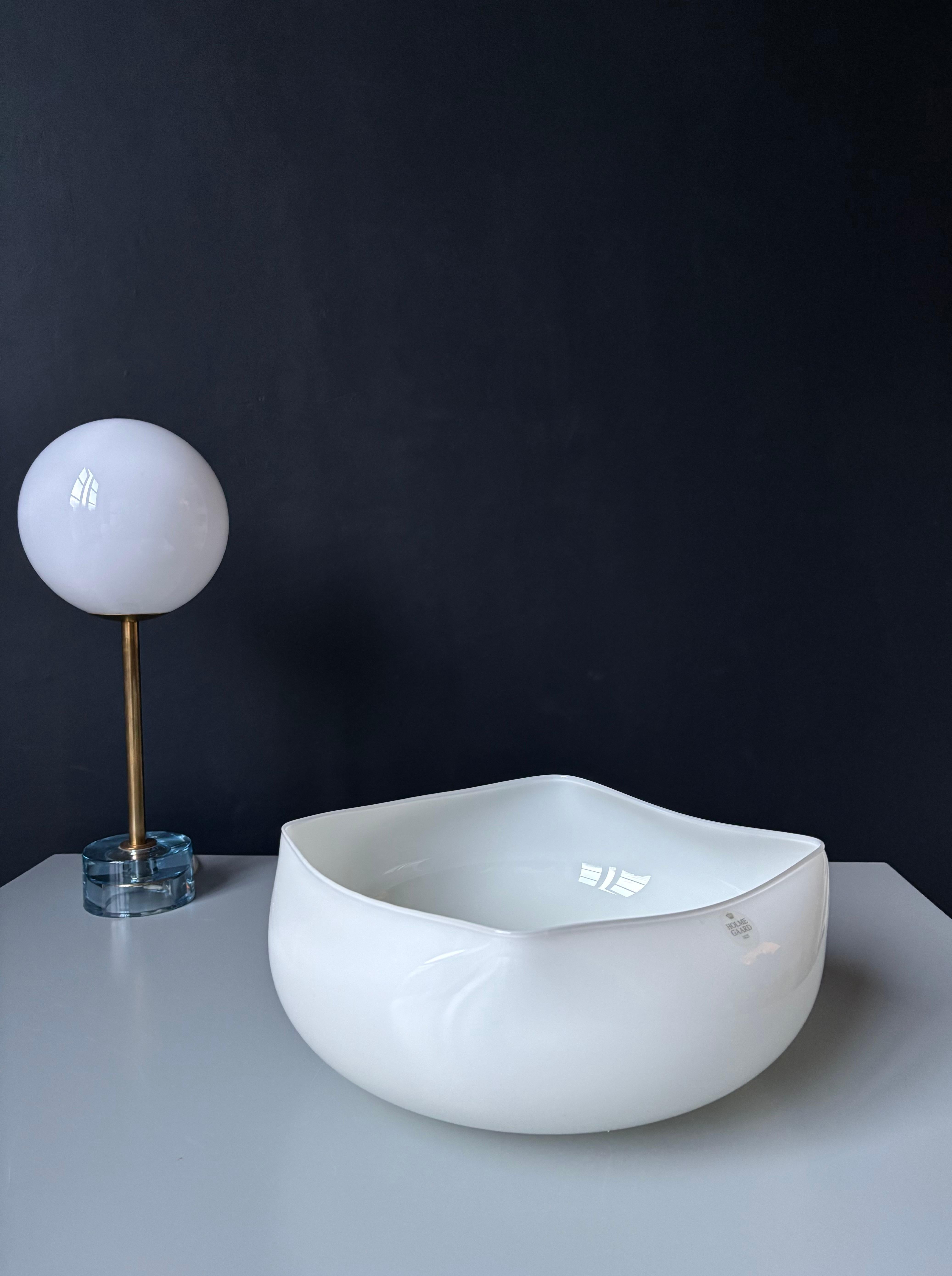 Gran cuenco de cristal blanco Holmegaard de Peter Svarrer, Dinamarca en Bueno estado para la venta en Copenhagen, DK