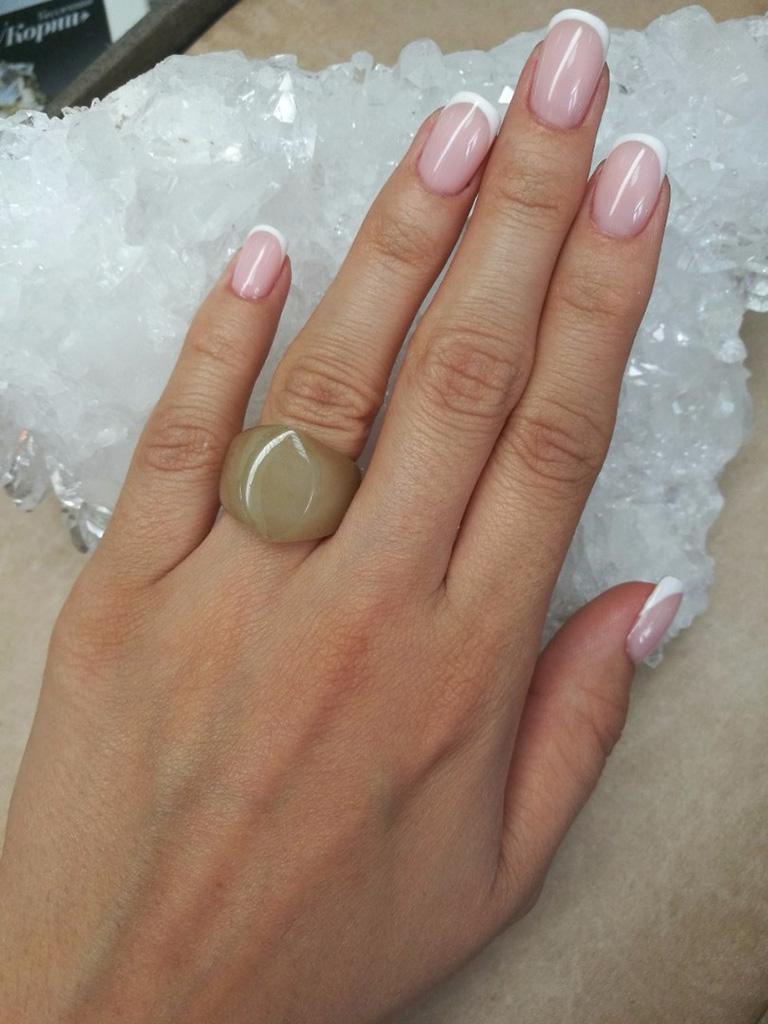 Anillo macizo grande de jade miel tallado a mano Rara piedra preciosa amarilla regalo estilo lotr Artista en venta