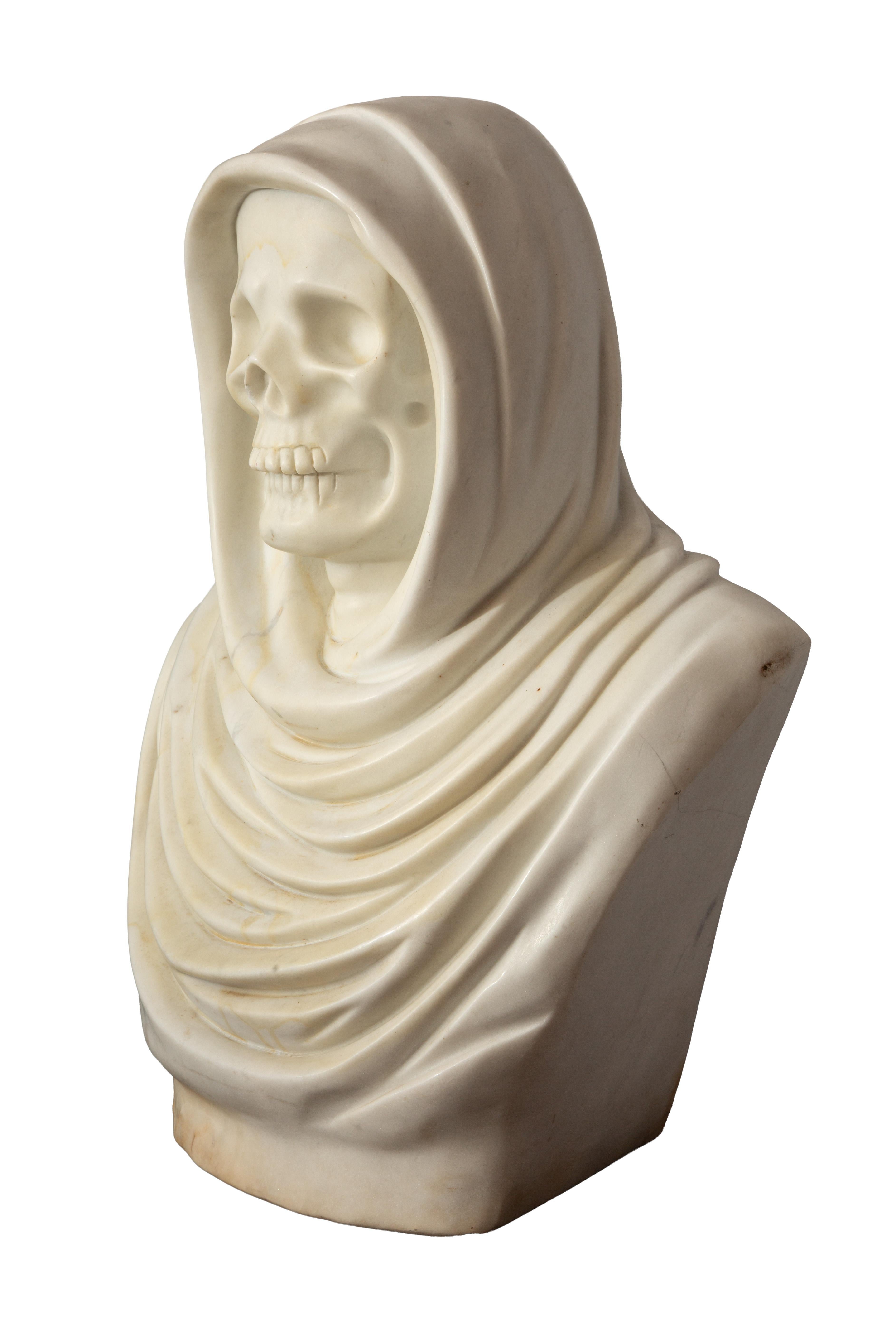 Grande busto in marmo Memento Mori con cappuccio 22,5
