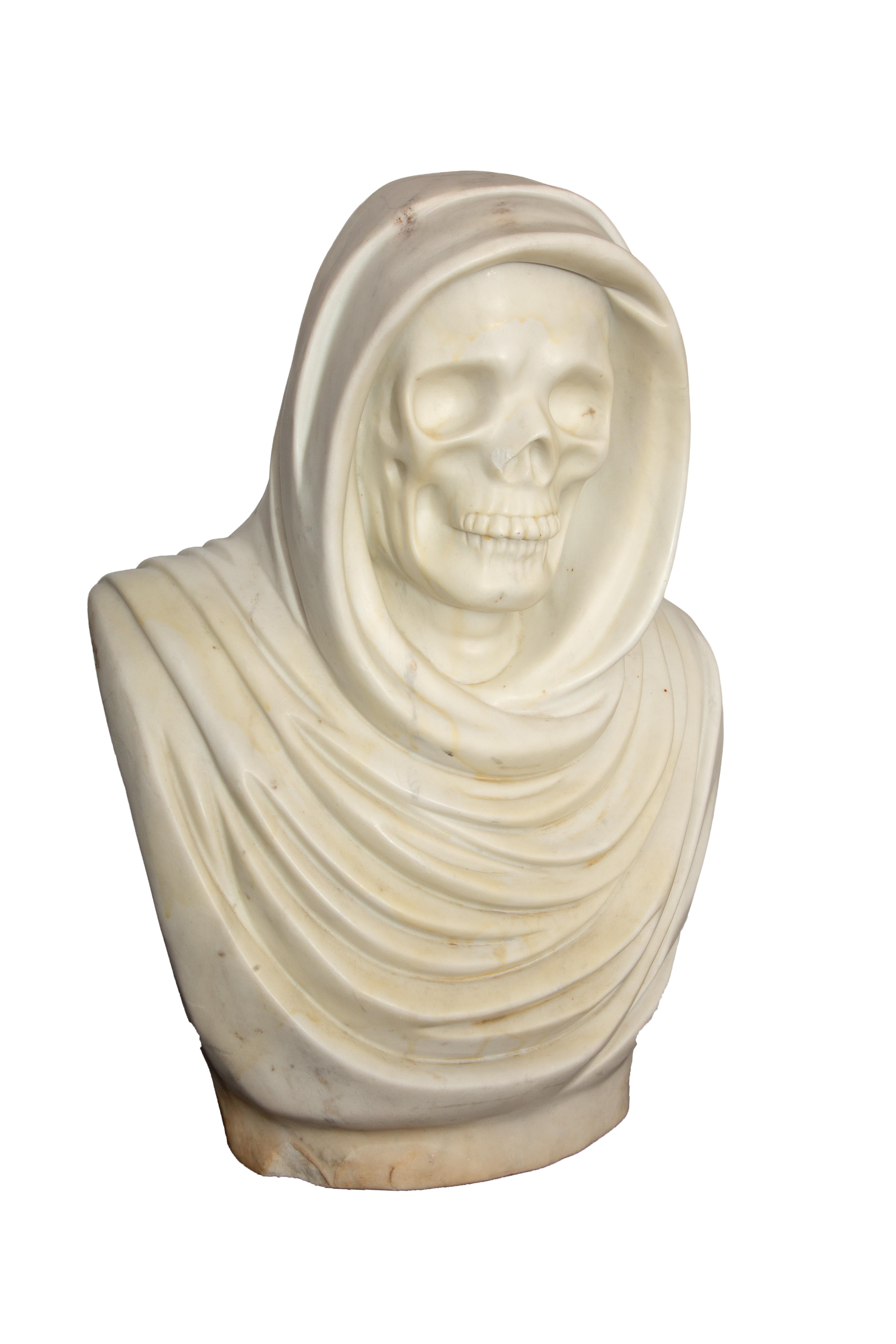 XXI secolo e contemporaneo Grande busto in marmo Memento Mori con cappuccio 22,5