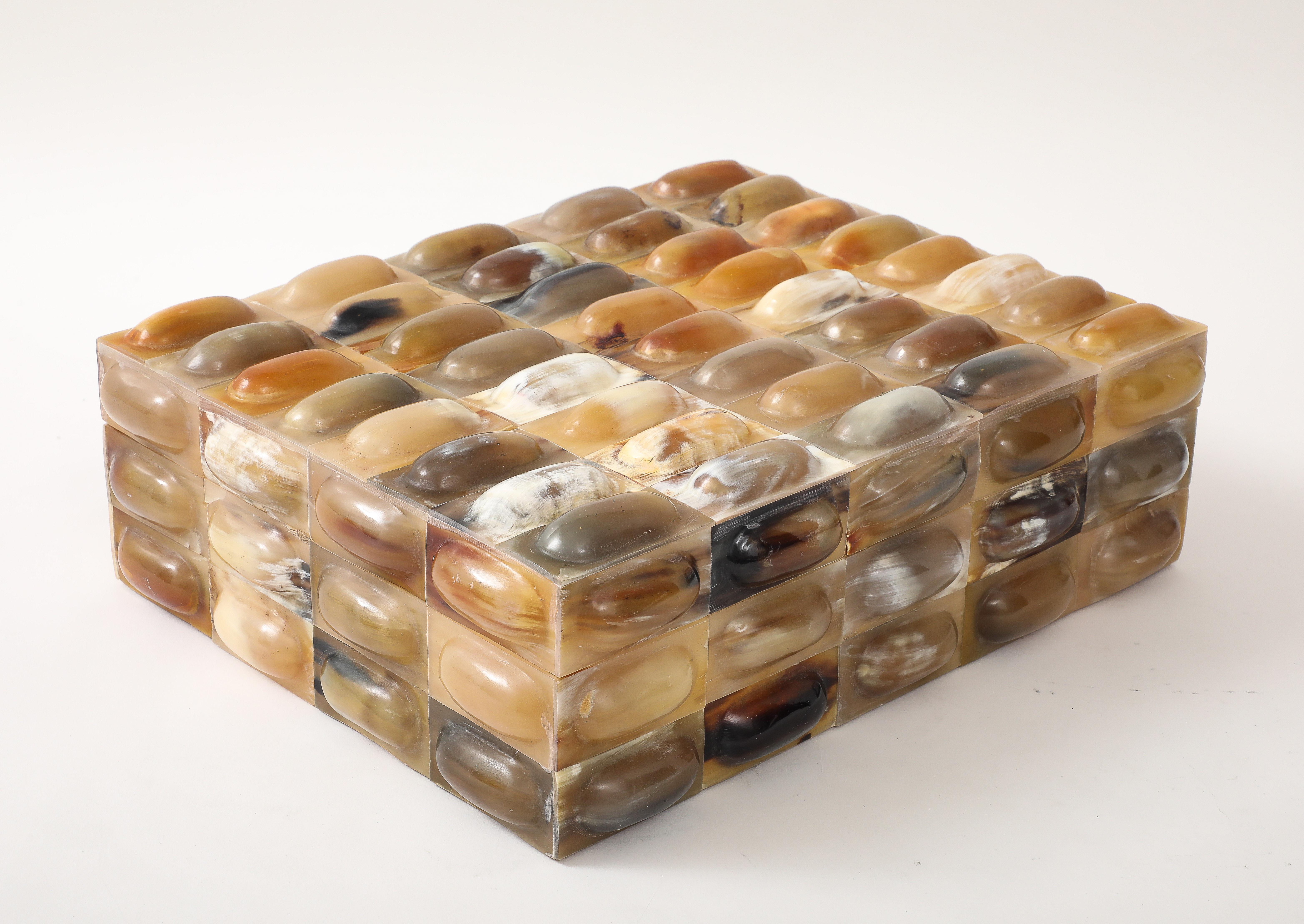 Caja de azulejos ovalada de cuerno grande Español en venta