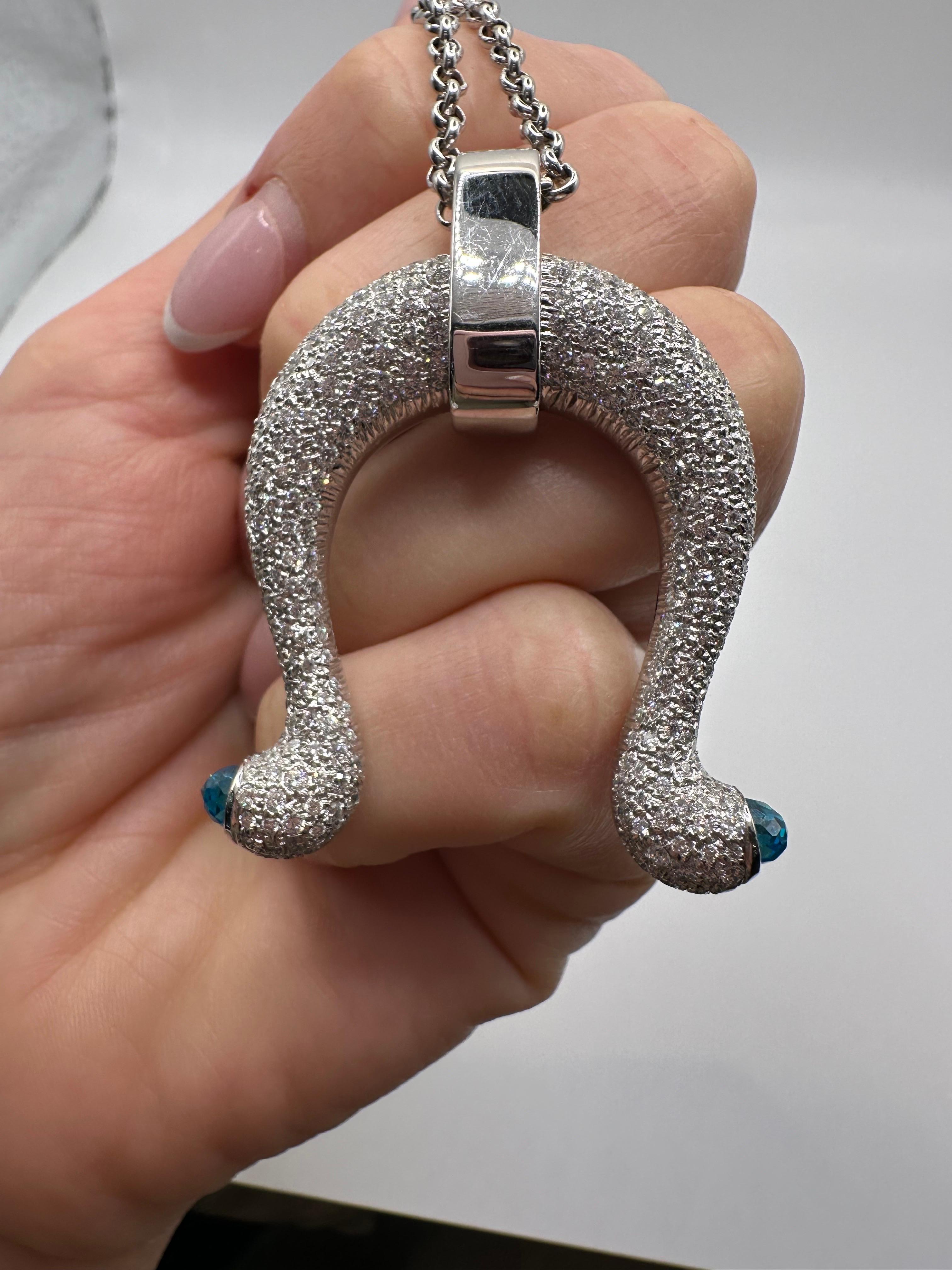 Collana con ciondolo a ferro di cavallo in oro 18KT pesante in vendita 2