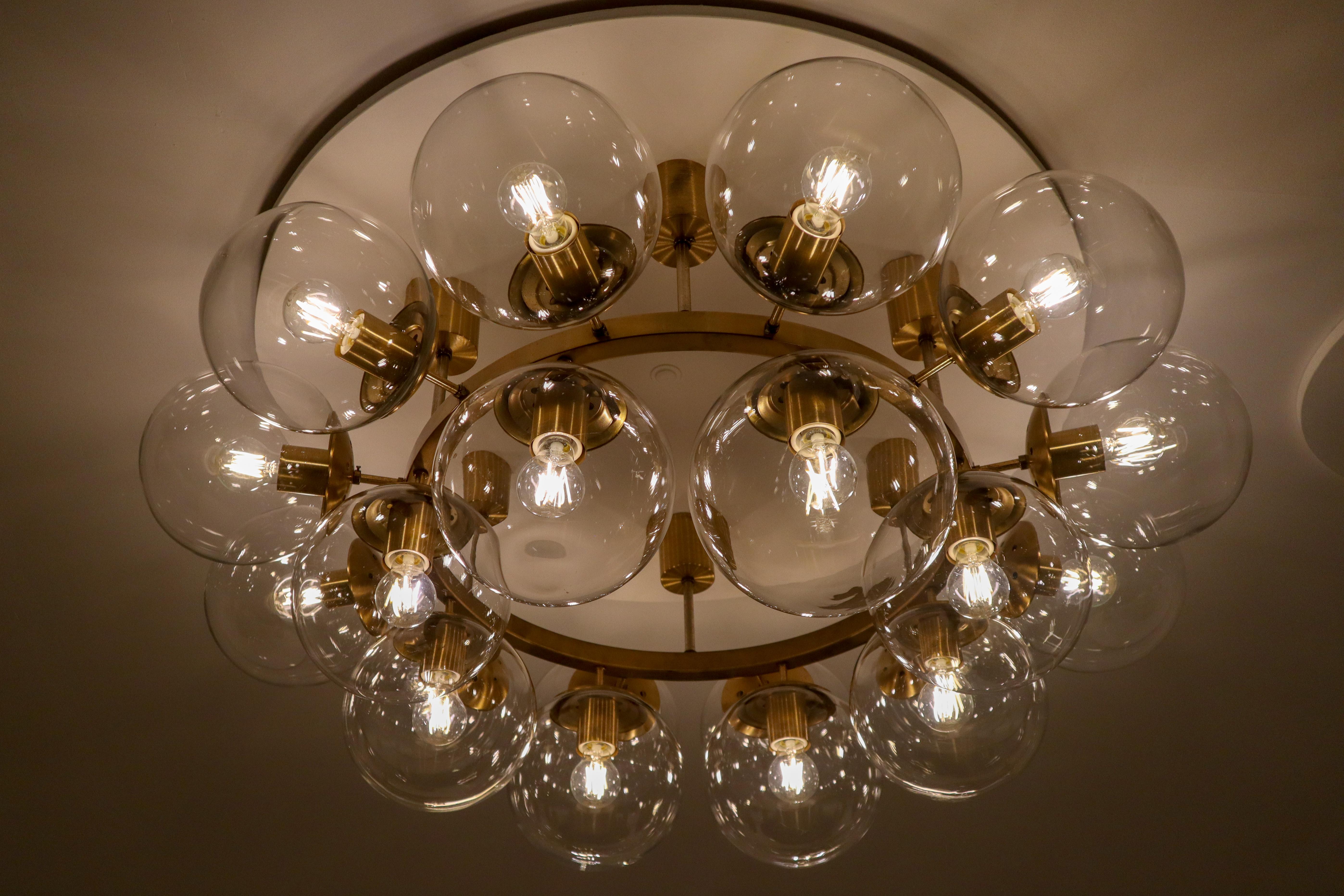 Large Hotel Chandelier in Brass Fixture and 20 Large Hand-Blowed Glass Globes  In Good Condition In Almelo, NL