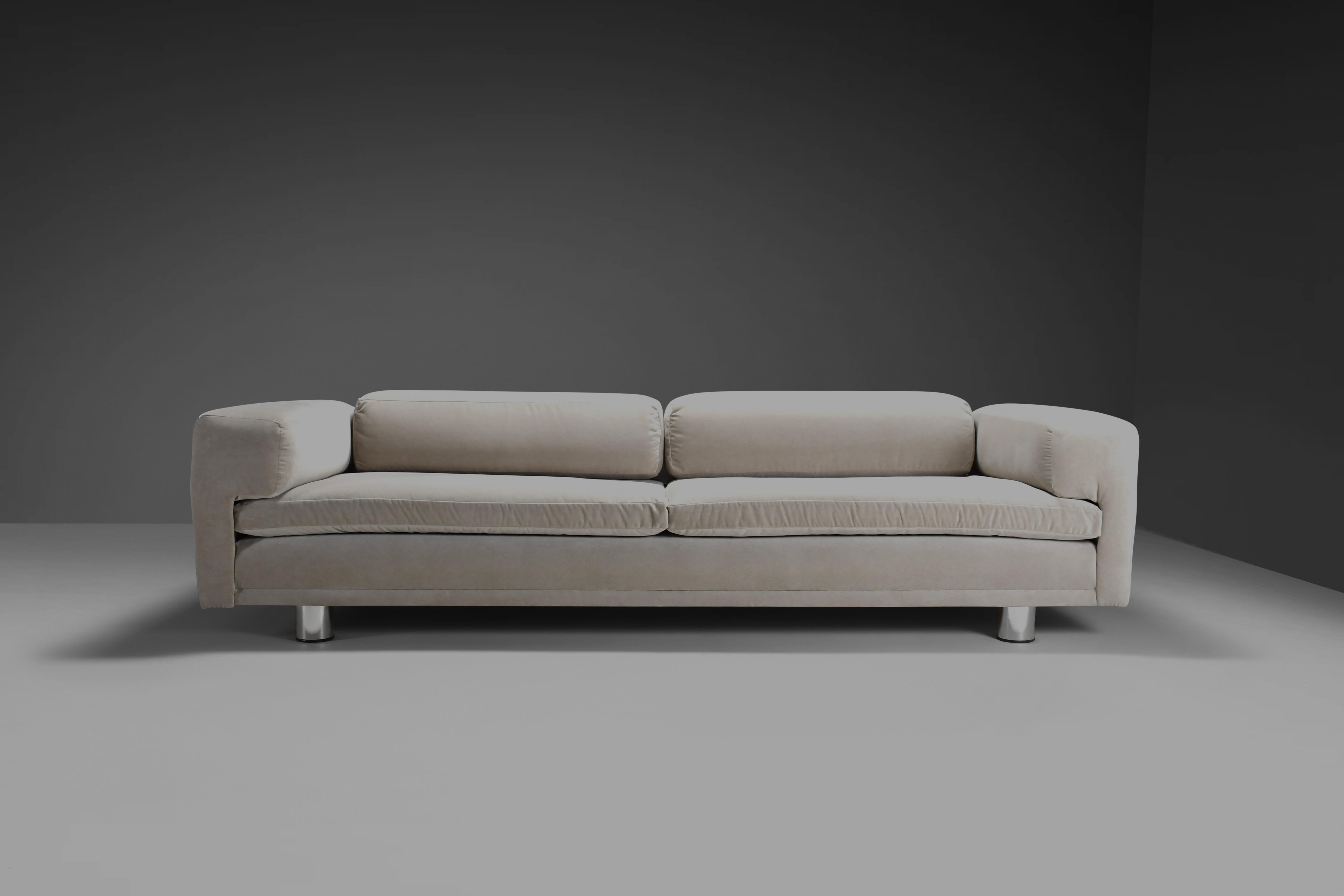 Großes Howard Keith 'Diplomat' Sofa für HK Furniture aus Off-White Samt, 1970er Jahre (Britisch) im Angebot