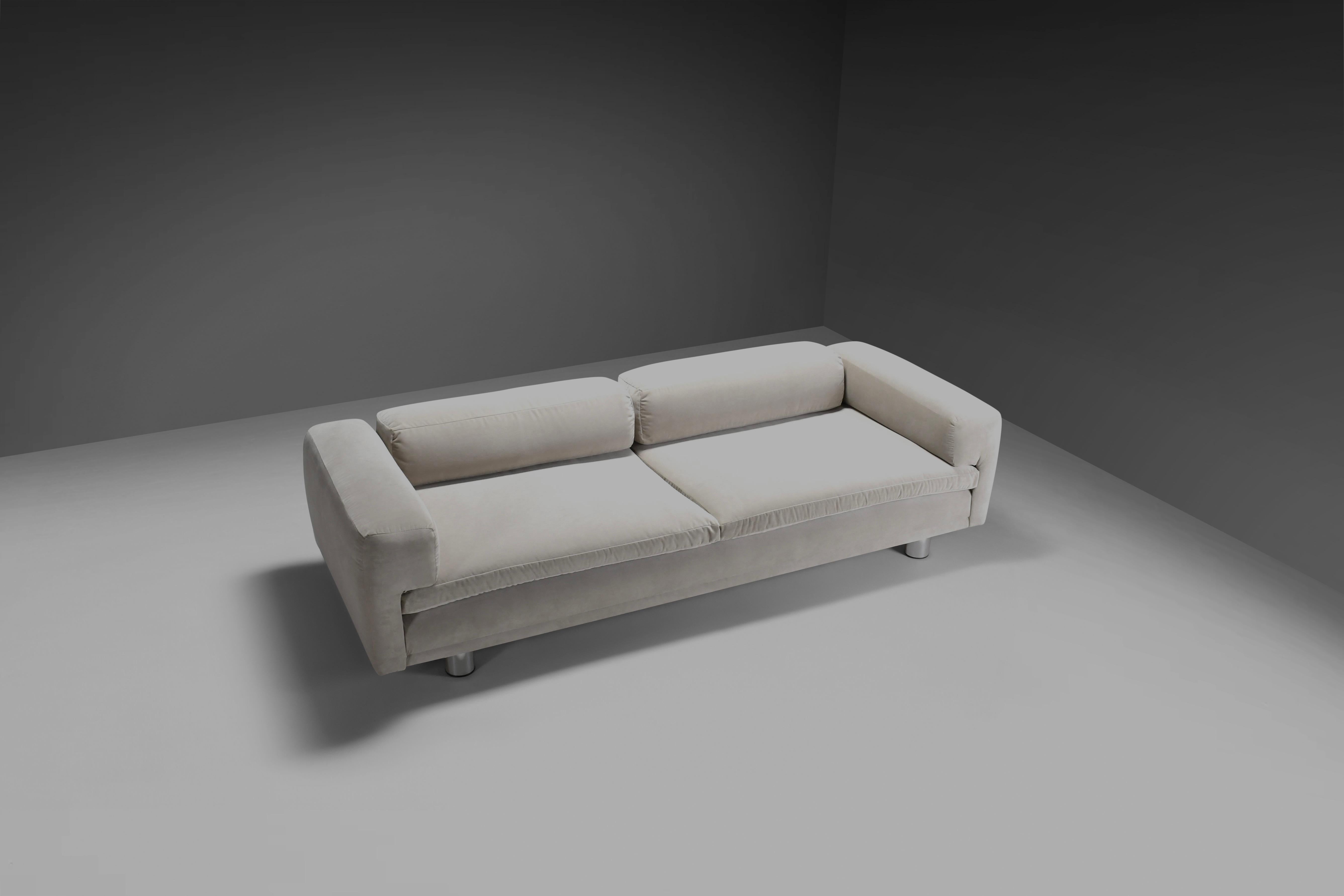 Großes Howard Keith 'Diplomat' Sofa für HK Furniture aus Off-White Samt, 1970er Jahre im Zustand „Hervorragend“ im Angebot in Echt, NL
