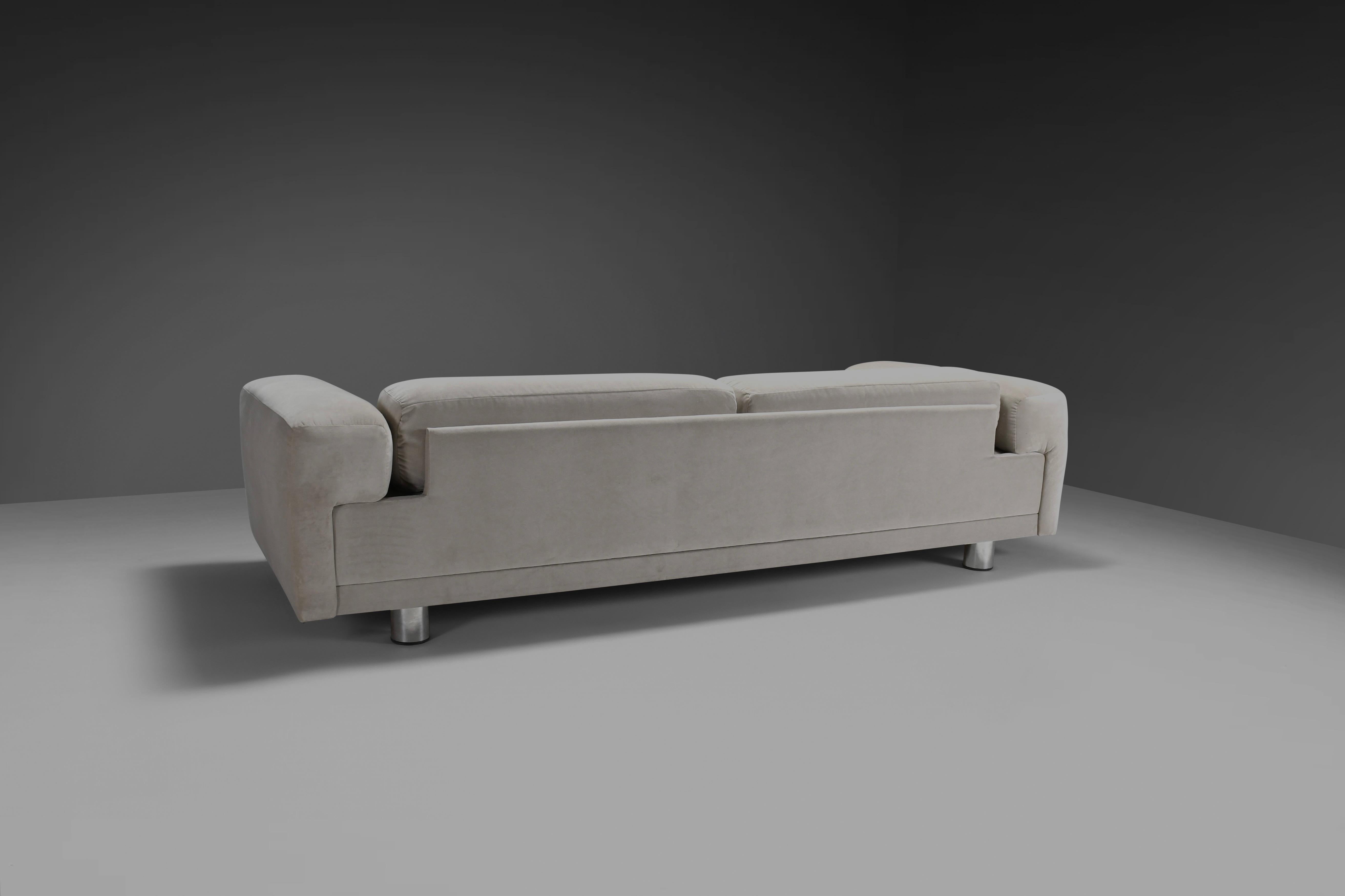 Großes Howard Keith 'Diplomat' Sofa für HK Furniture aus Off-White Samt, 1970er Jahre (20. Jahrhundert) im Angebot