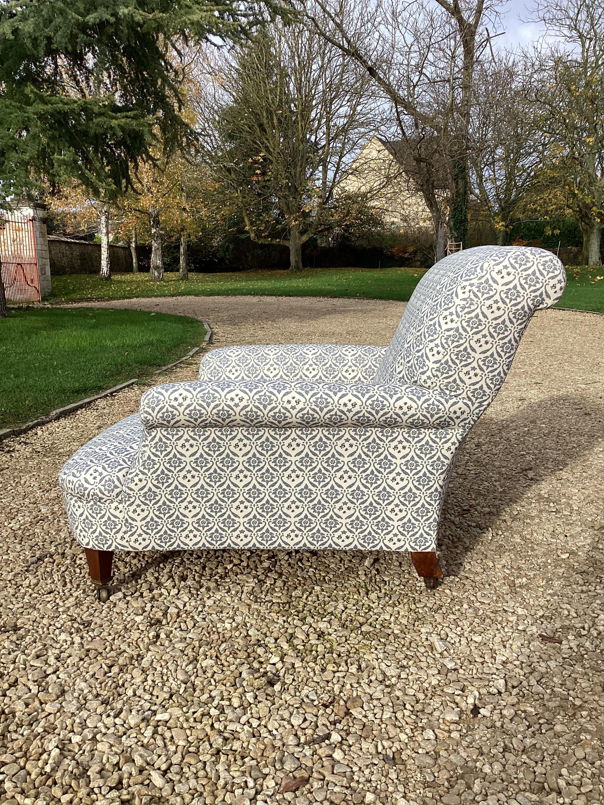 Large Howard & Sons Club Armchair In Good Condition For Sale In Shipston-On-Stour, GB