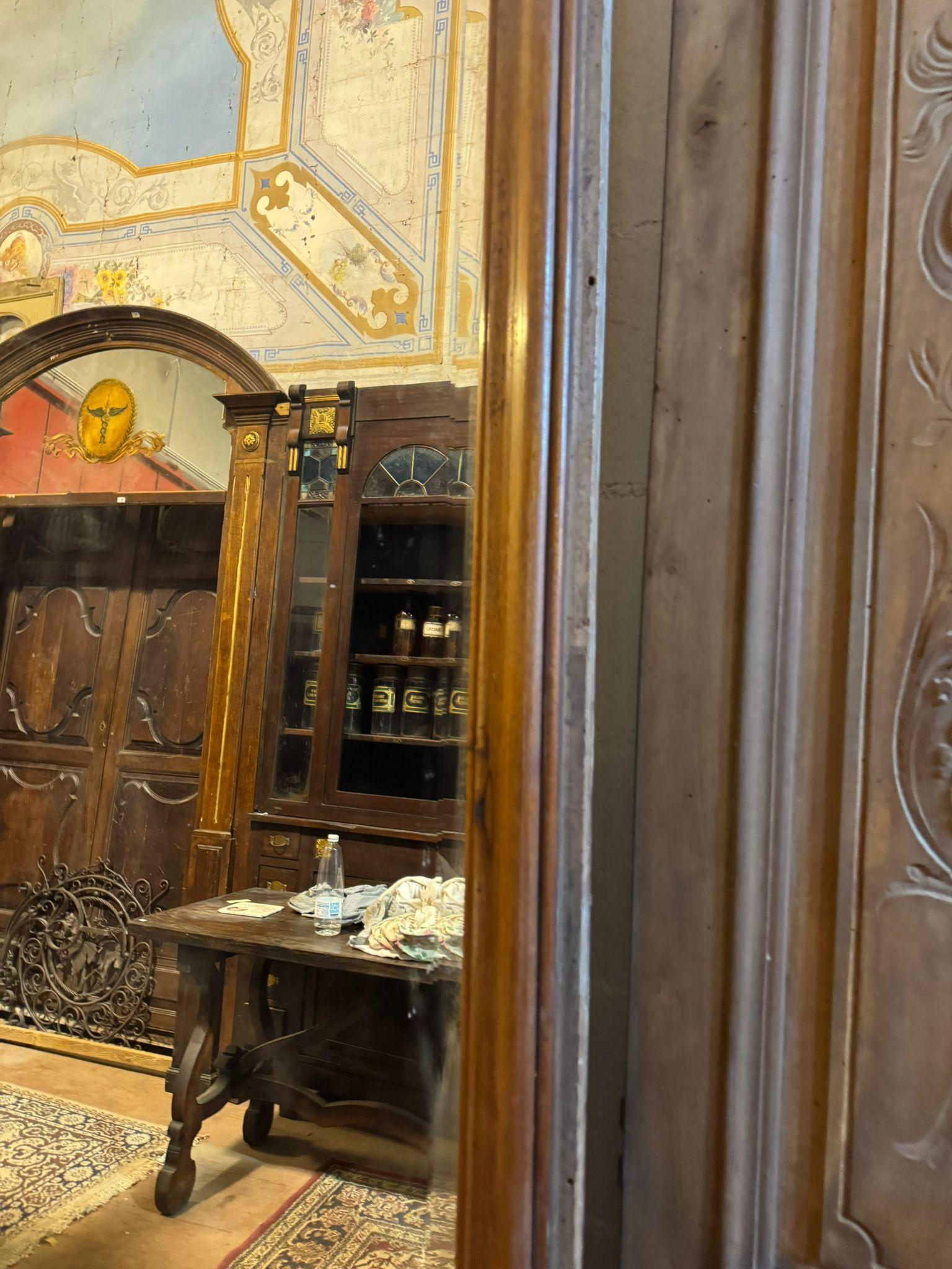 Large Huge Mirror with Walnut Wood Frame, Italy In Good Condition For Sale In Cuneo, Italy (CN)