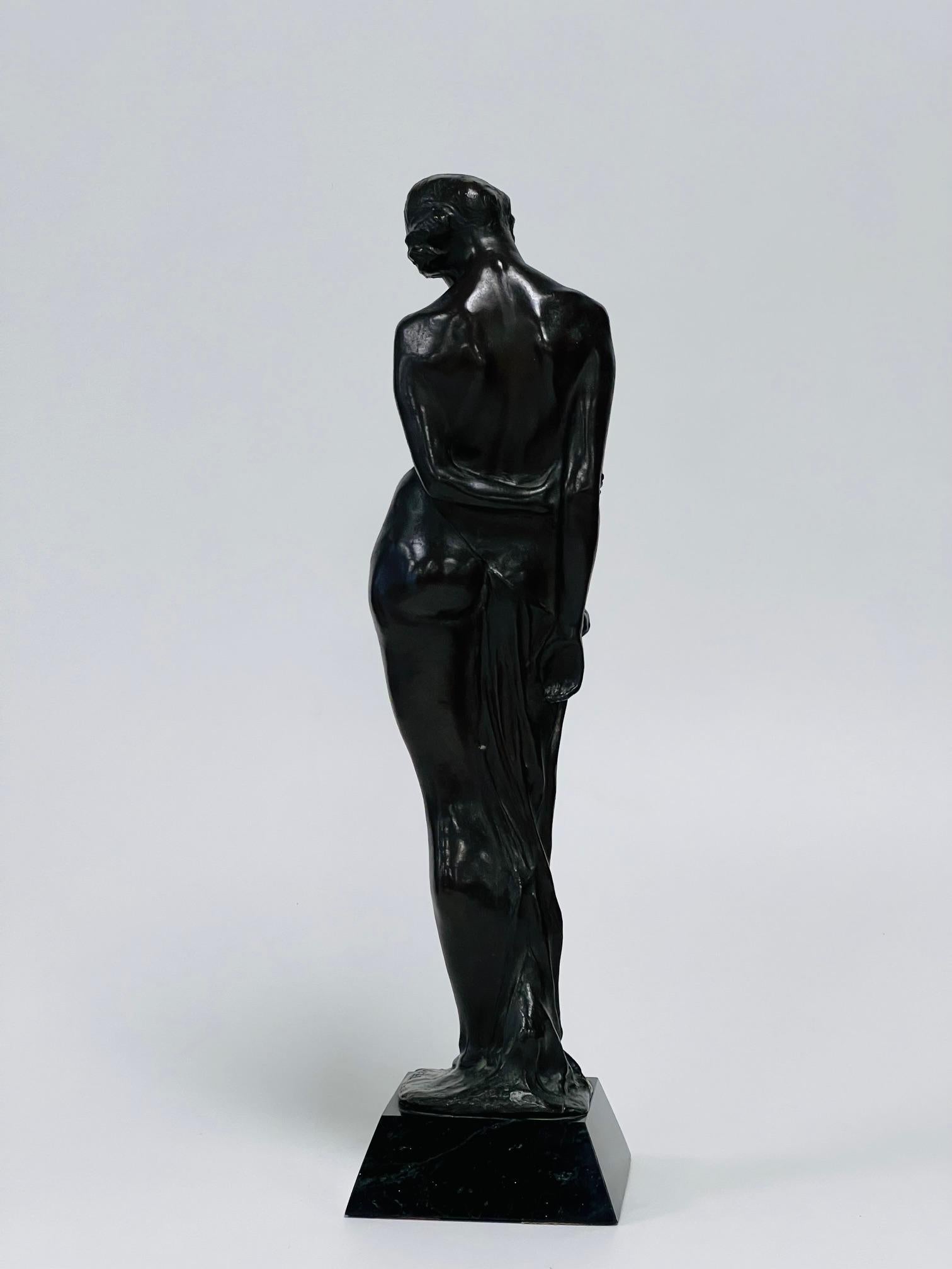 Stampato Grande e sexy bronzo di Humberto Cozzo Art Nouveau del 1900 circa in vendita