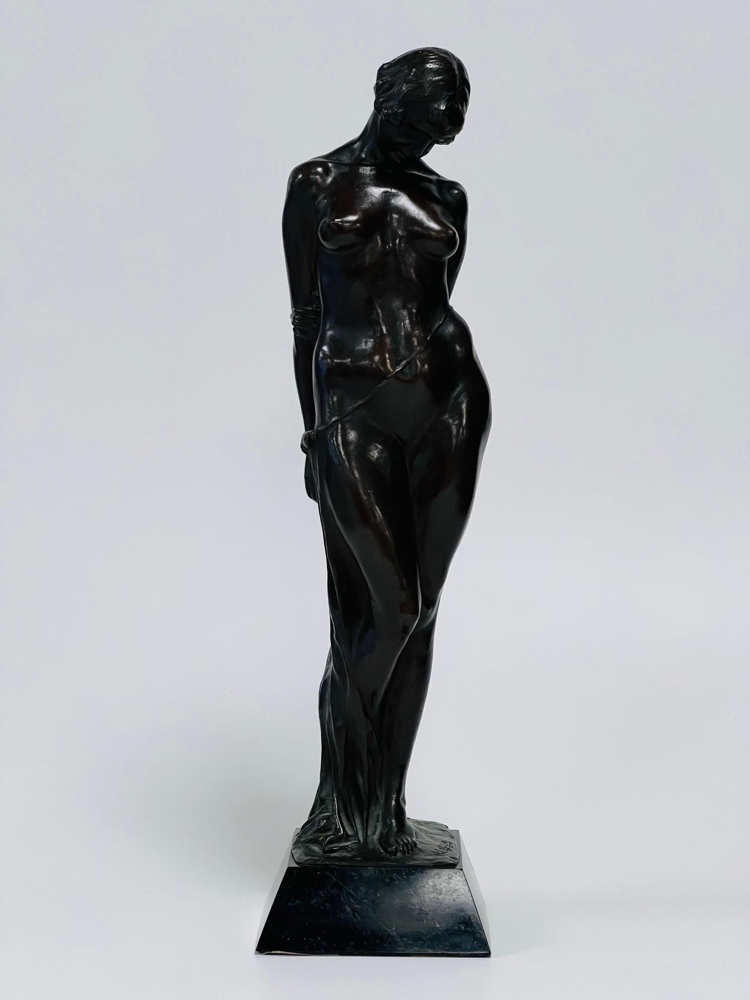 Bronzo Grande e sexy bronzo di Humberto Cozzo Art Nouveau del 1900 circa in vendita