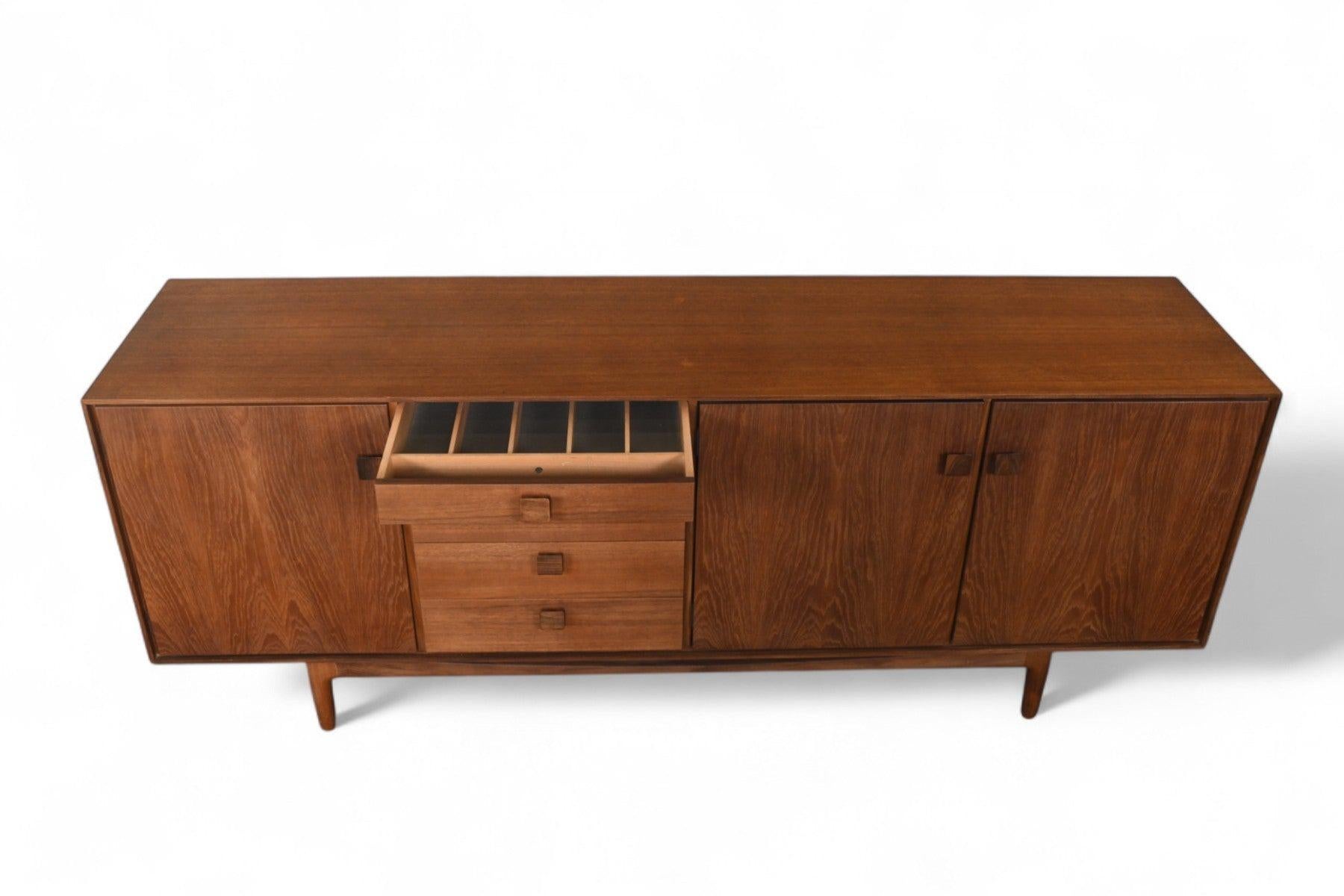Credenza grande Ib Kofod-Larsen 