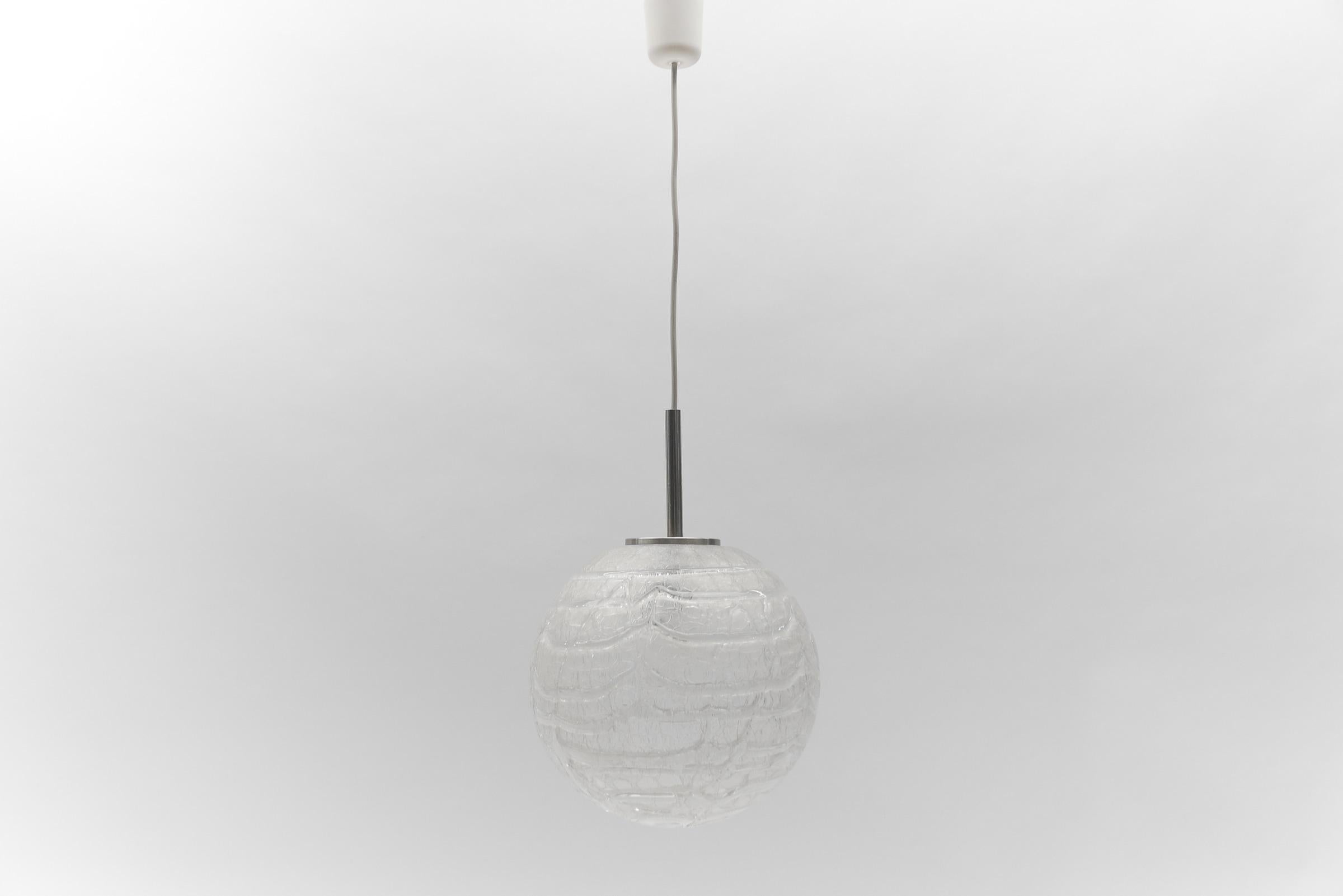 Grande lampada a sospensione a sfera di ghiaccio di Doria, anni '60, Germania

Una presa E27. Funziona con 220V e 110V.

Le nostre lampade sono controllate, pulite e adatte all'uso negli Stati Uniti.