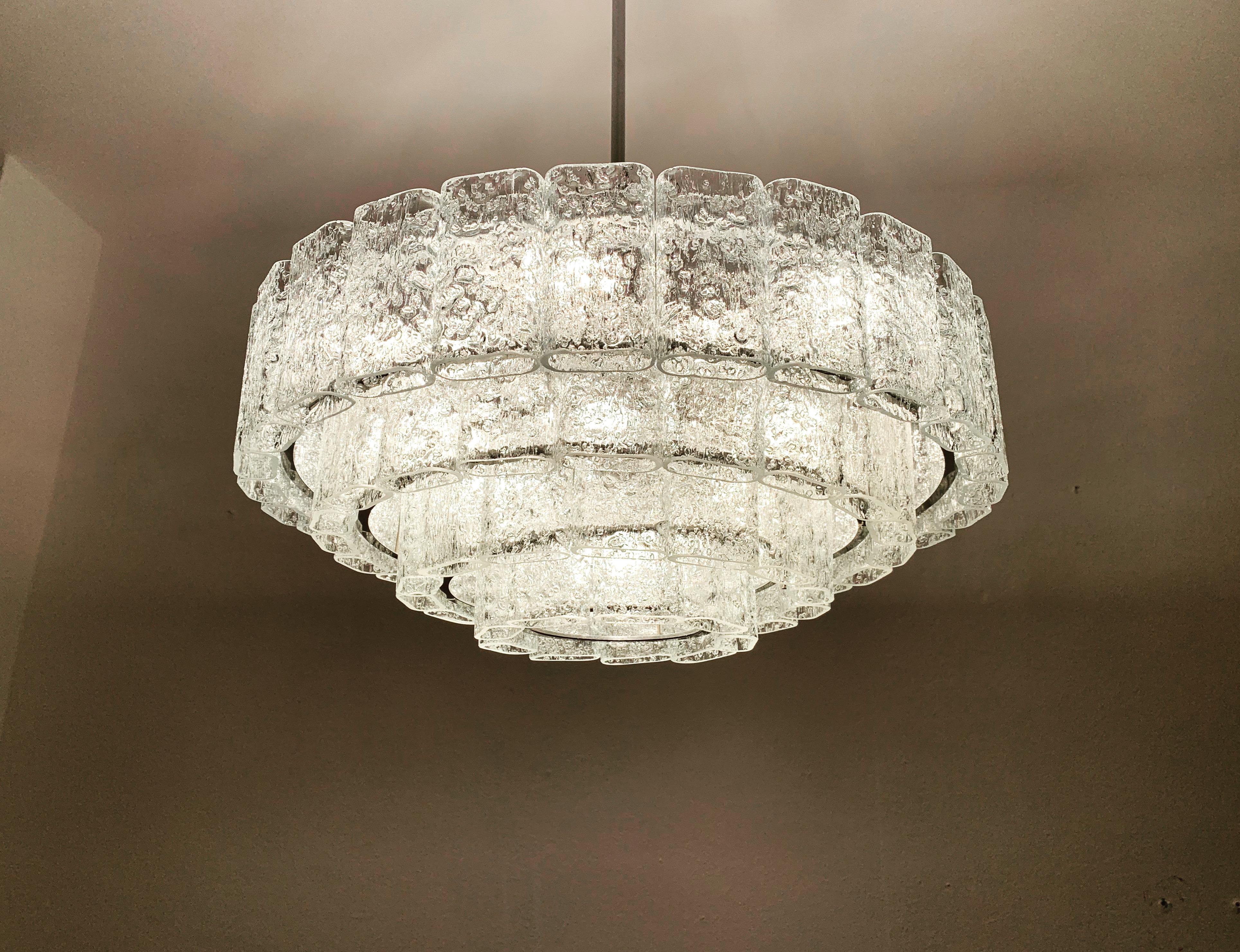 Lampadario grande in vetro ghiaccio di Doria in vendita 5
