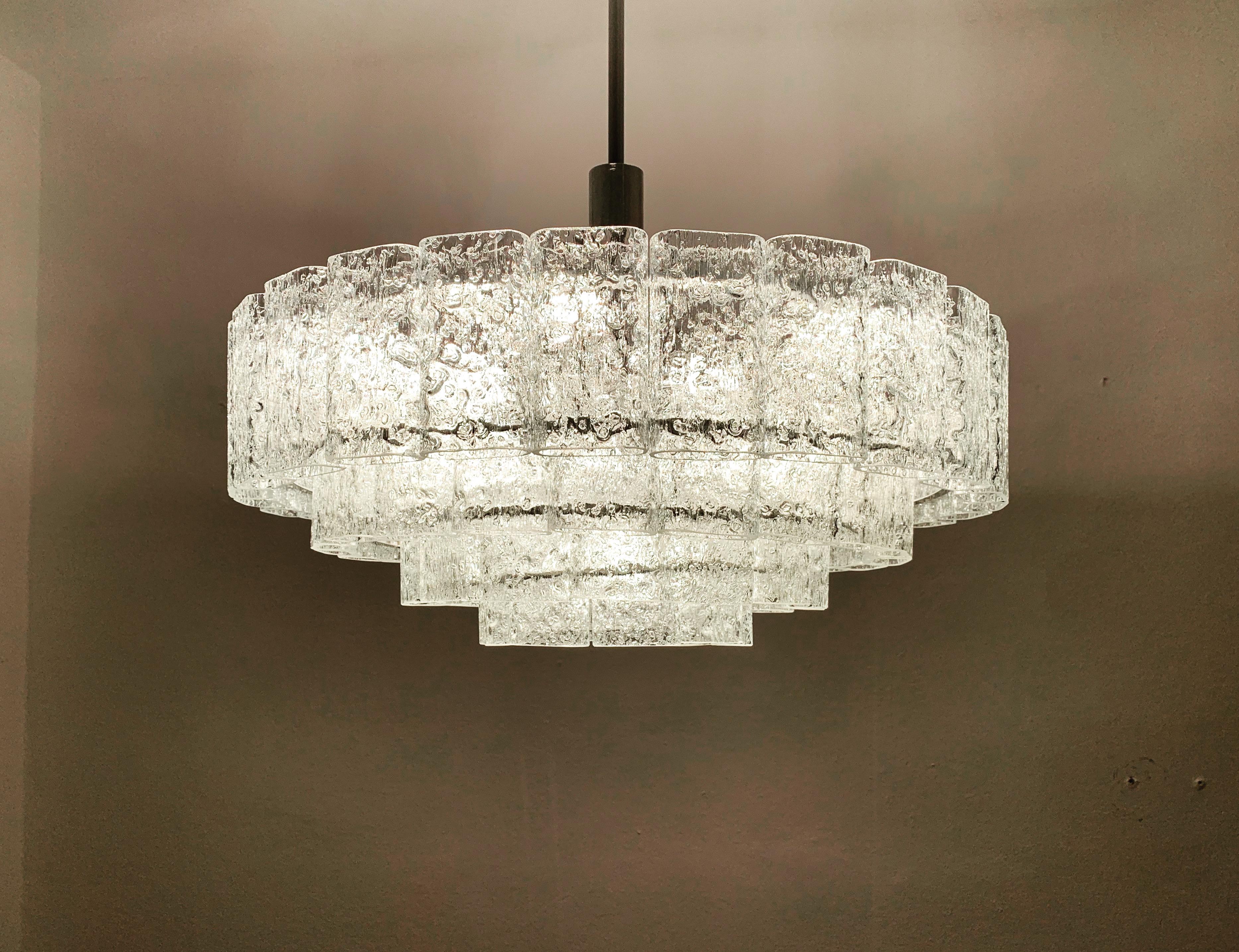 Lampadario grande in vetro ghiaccio di Doria in vendita 6