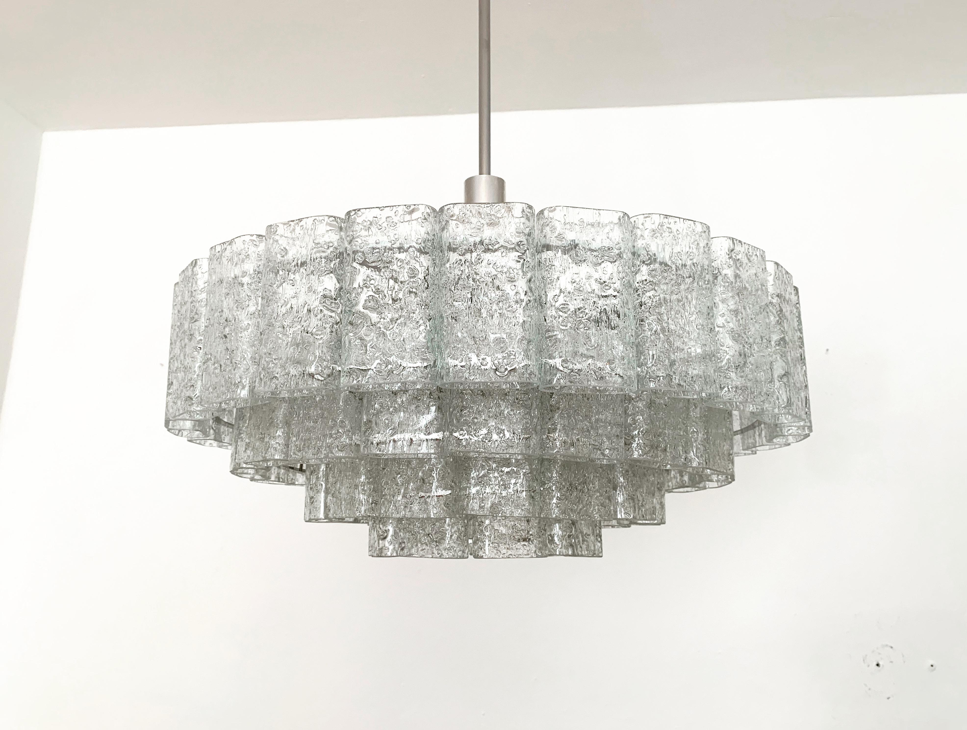 Tedesco Lampadario grande in vetro ghiaccio di Doria in vendita